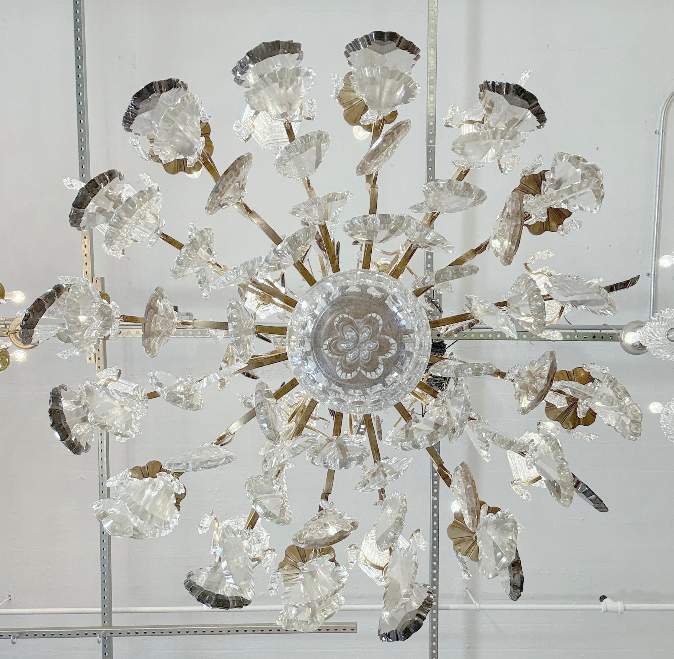 Lampadario francese Luigi XV in bronzo dorato e cristallo a 20 bracci in vendita 3