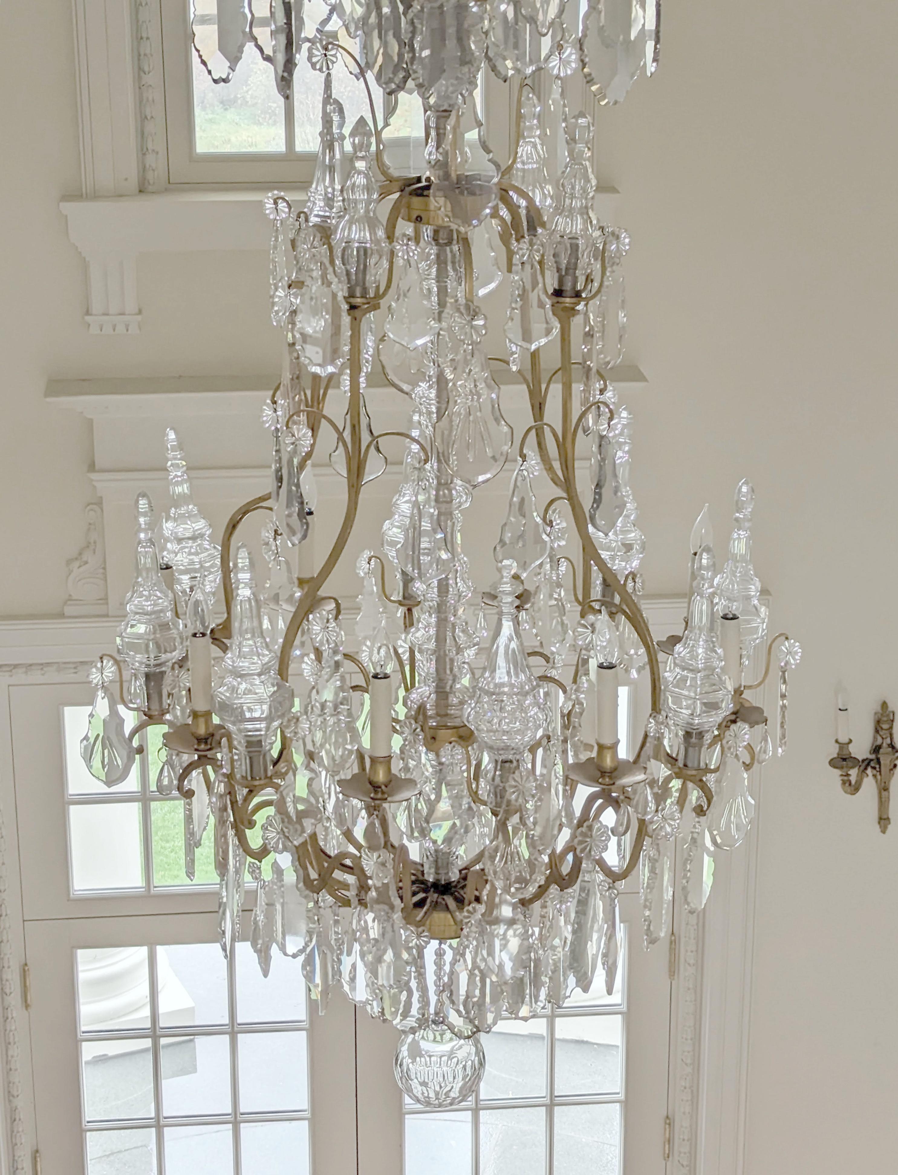 Lampadario francese Luigi XV in bronzo dorato e cristallo a 20 bracci in vendita 8