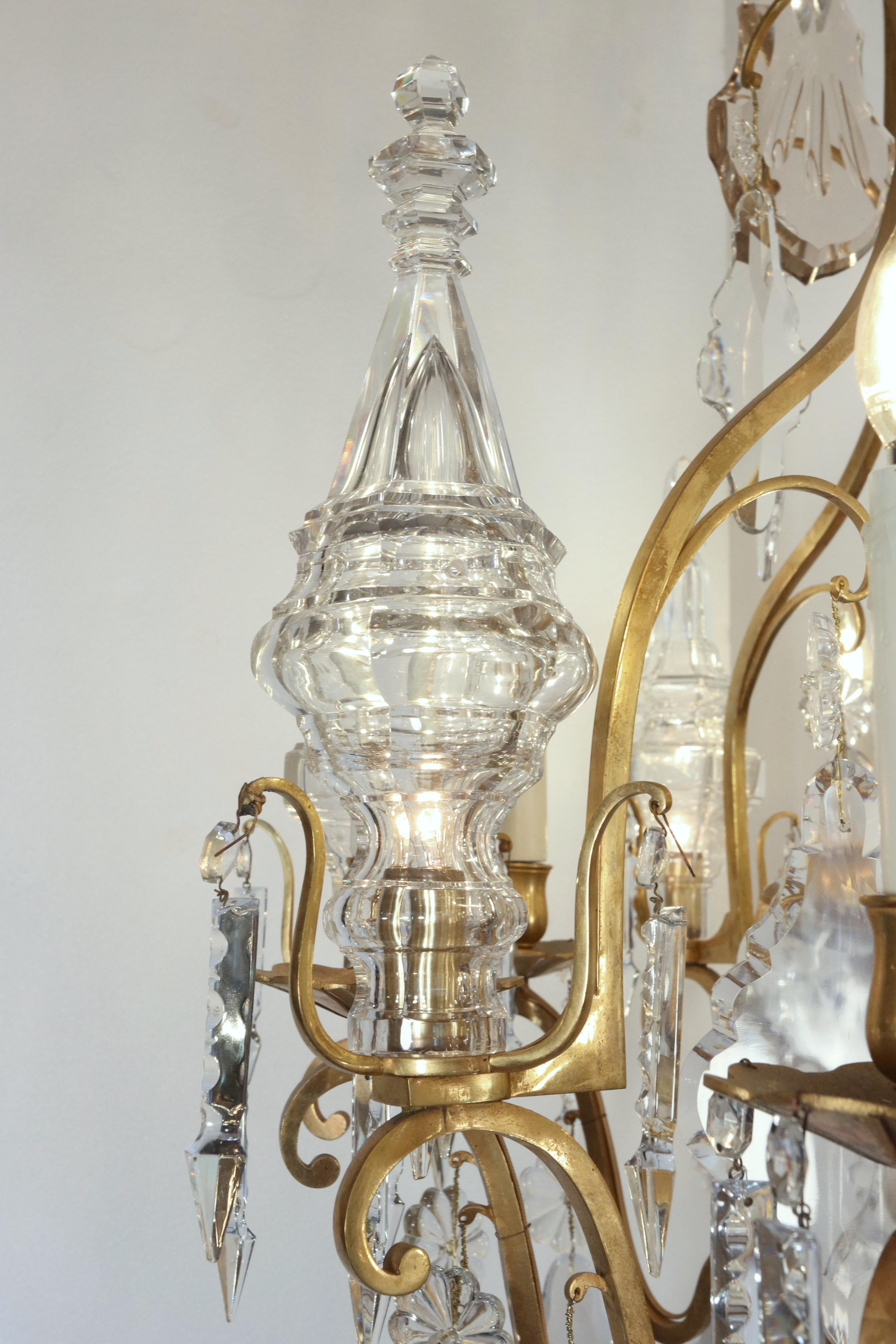 Lampadario francese Luigi XV in bronzo dorato e cristallo a 20 bracci in vendita 2
