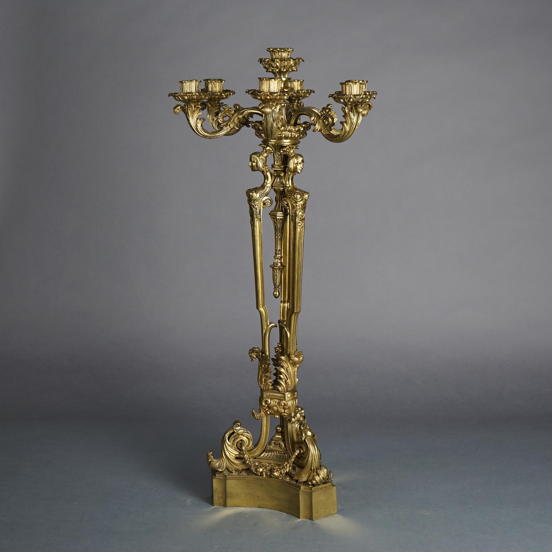 Antike Französisch Louis XV vergoldete Bronze gegossen figuralen Karyatide & Foliate Sieben-Licht-Kandelaber C1870

Maße: 26,75''H x 13''B x 13''T