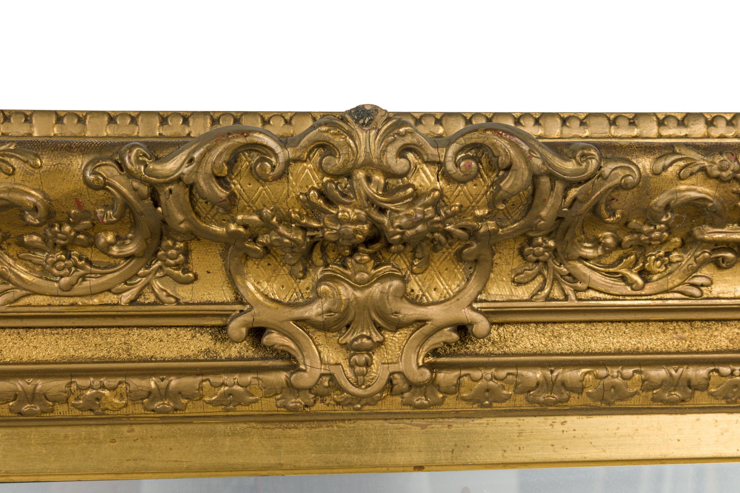 XIXe siècle Miroir français en bois doré de style Louis XV en vente