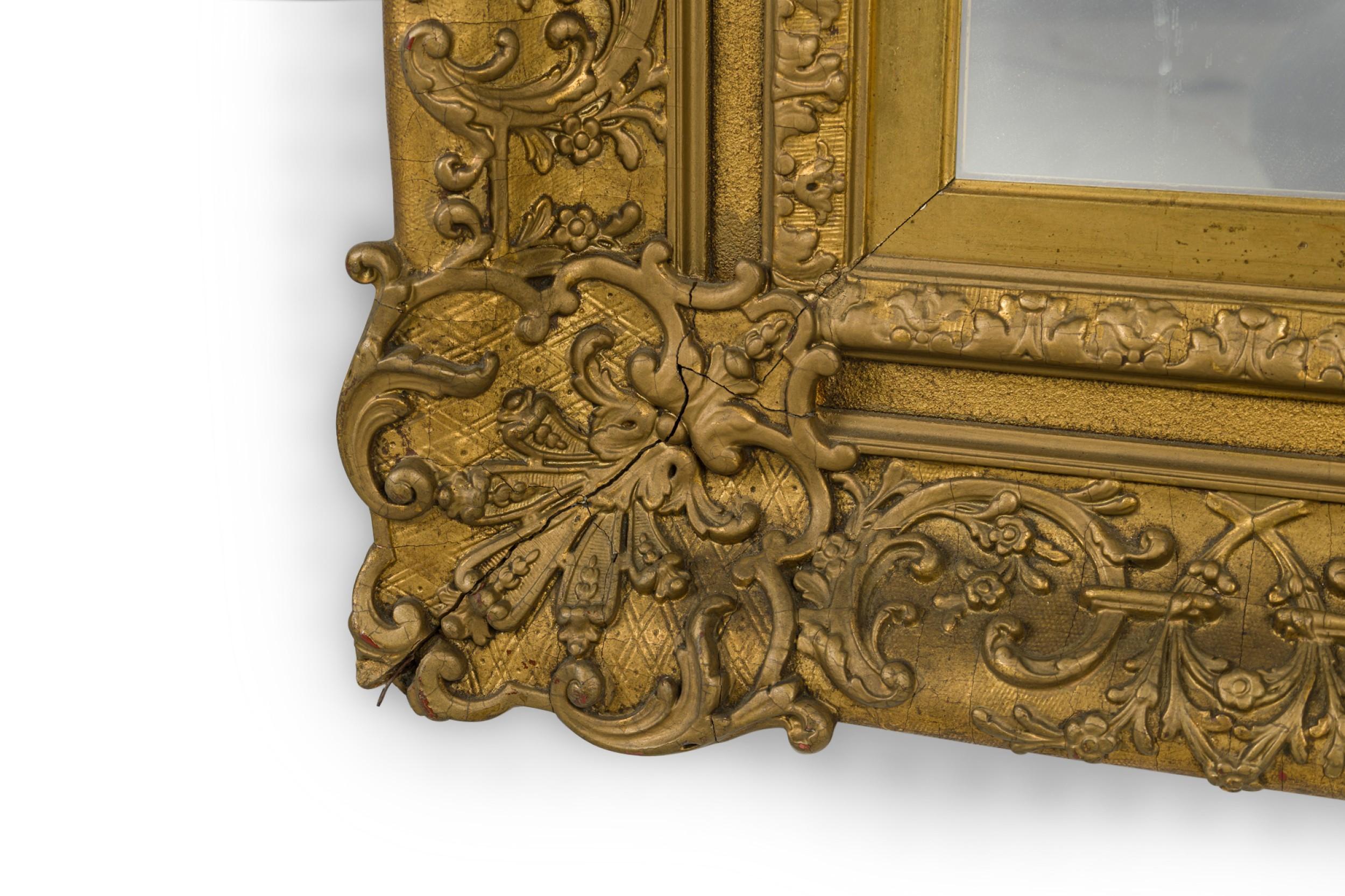 Miroir français en bois doré de style Louis XV en vente 2