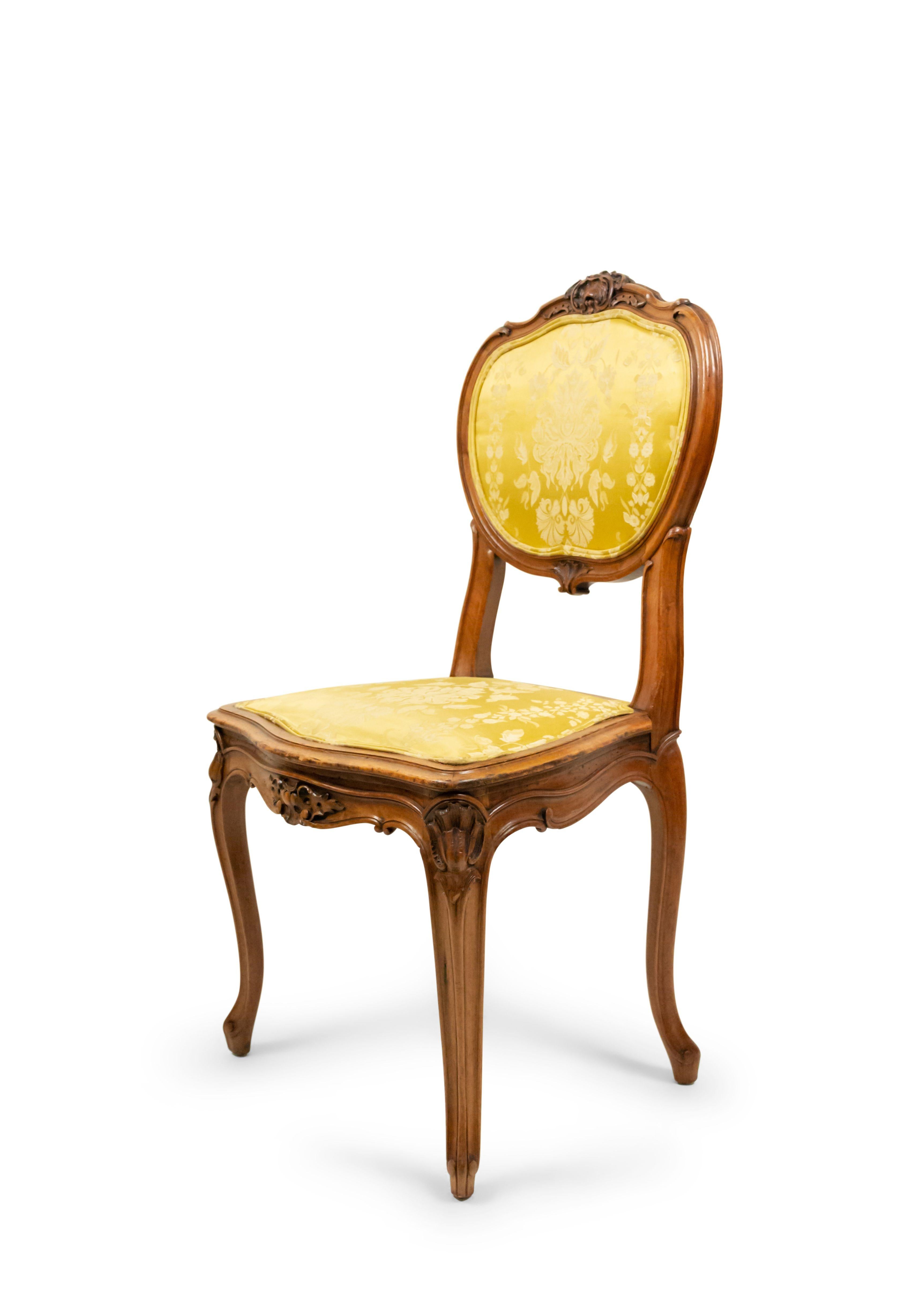 French Louis XV Gold Damask Side Chairs In Good Condition For Sale In Queens, NY