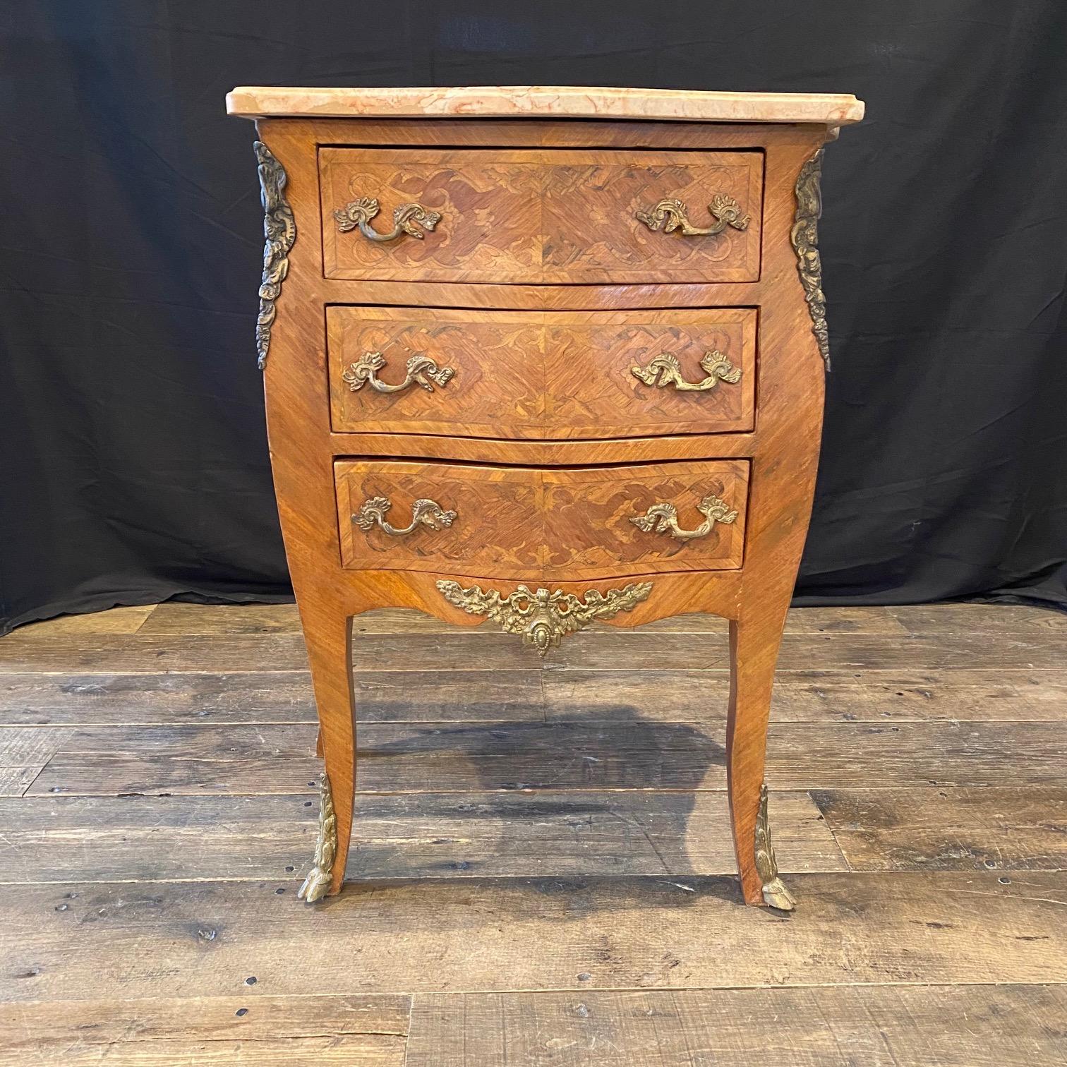 French Louis XV Inlaid Walnut and Fruitwood Petite Commode Night Stand In Good Condition For Sale In Hopewell, NJ
