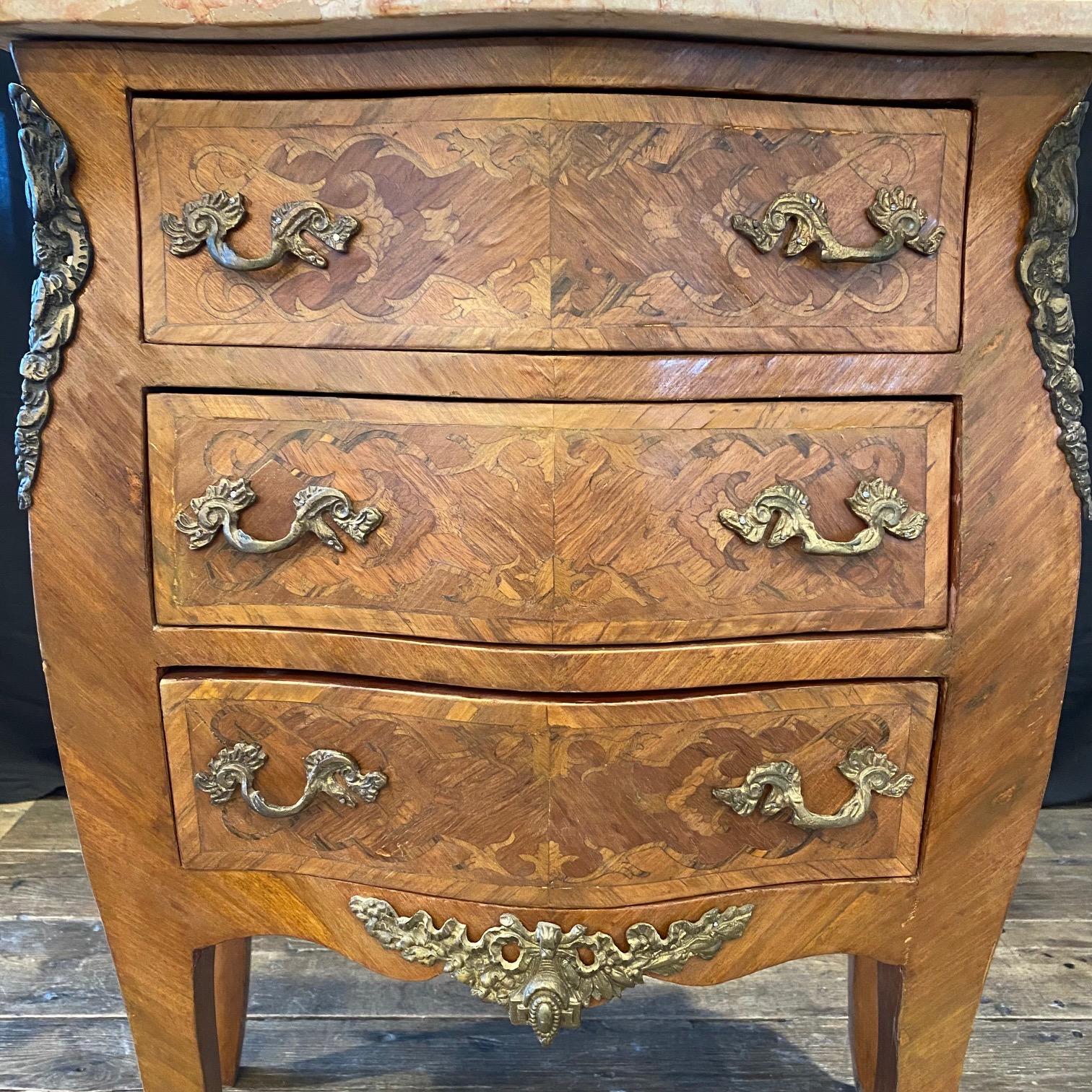 French Louis XV Inlaid Walnut and Fruitwood Petite Commode Night Stand For Sale 1