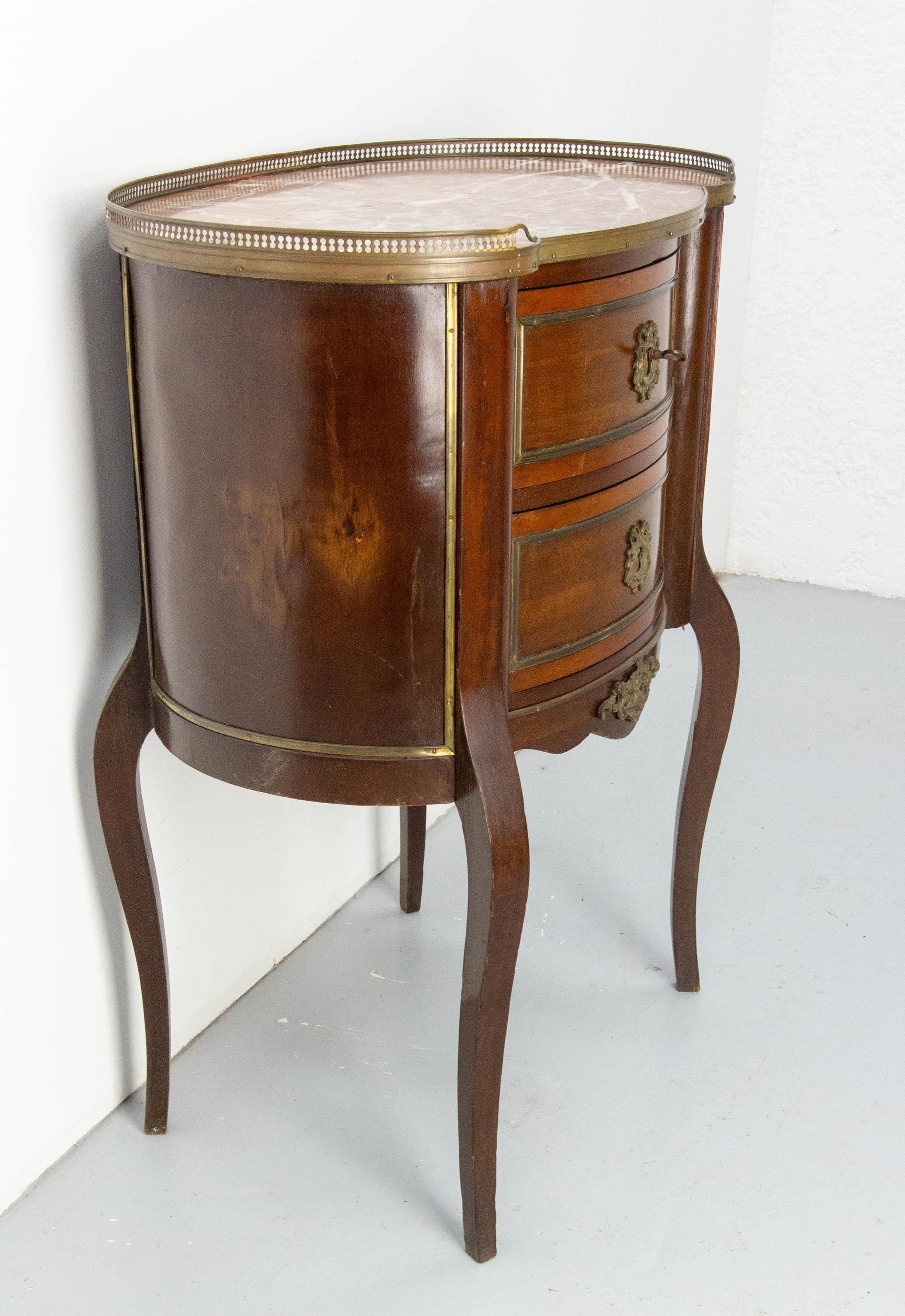 French Louis XV Kidney Style Iroko & Marble Top Little Chest of Drawers, c 1960 In Good Condition For Sale In Labrit, Landes