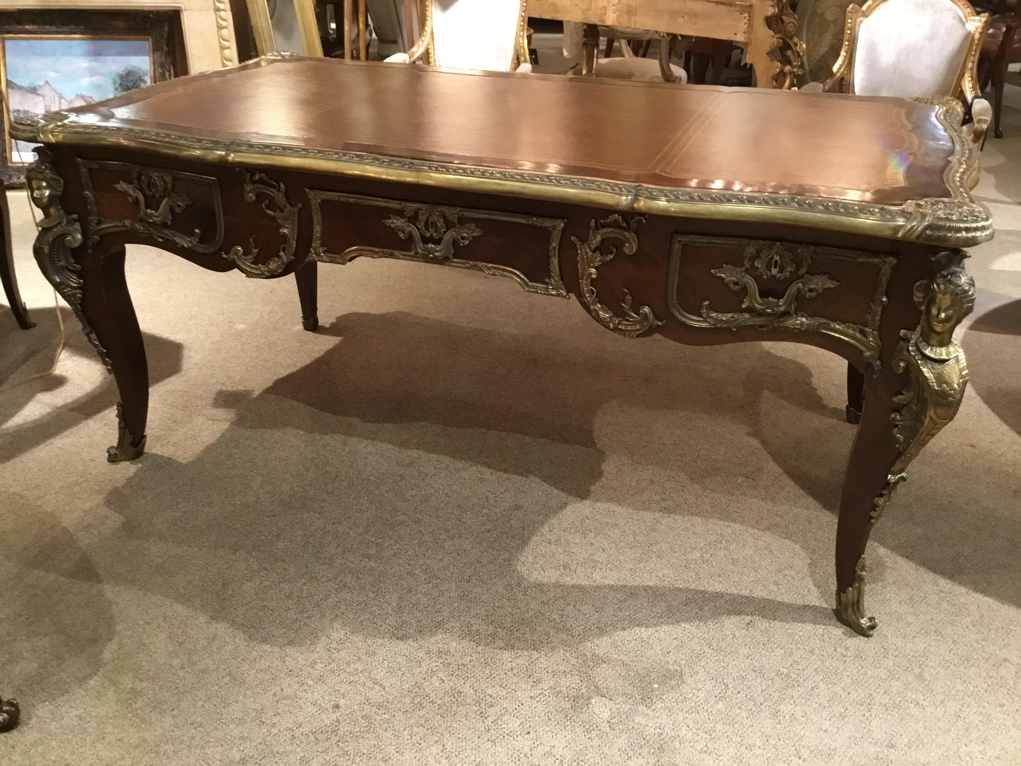 French Louis XV Kingwood and Bronze Writing Desk/Bureau Plat In Good Condition In Houston, TX
