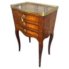 Petite commode française de style Louis XV, en bois de roi et marqueterie florale, CIRCA 1890