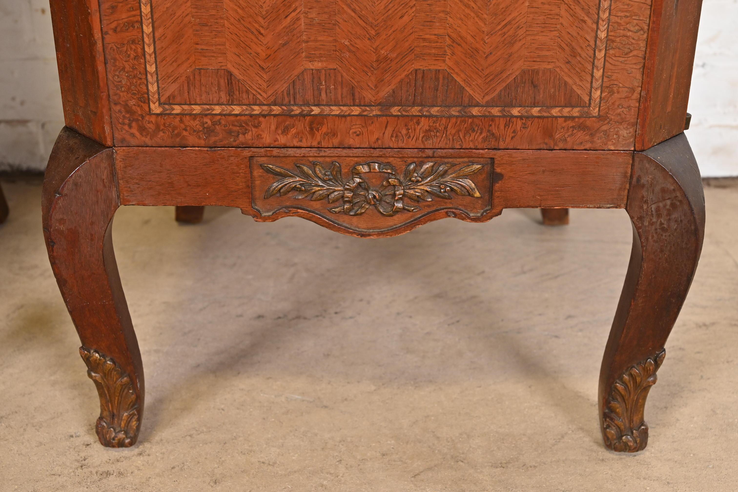 Französische Louis XV.-Sessel mit Intarsien aus Veilchenholz und Marmorplatte, Louis XV.-Stil, Paar im Angebot 4