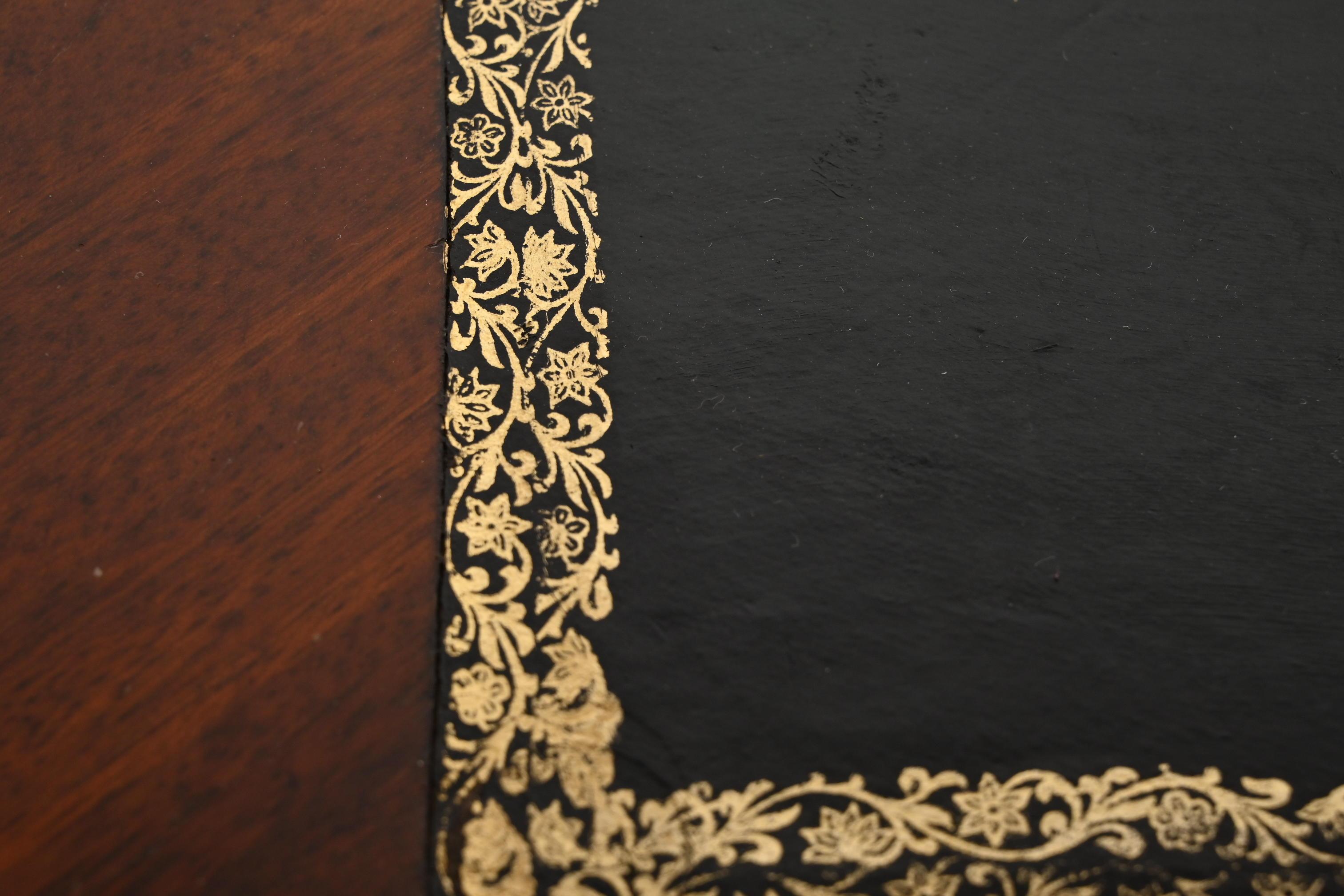 French Louis XV Kingwood Leather Top Bureau Plat Desk With Gilt Bronze Ormolu For Sale 10