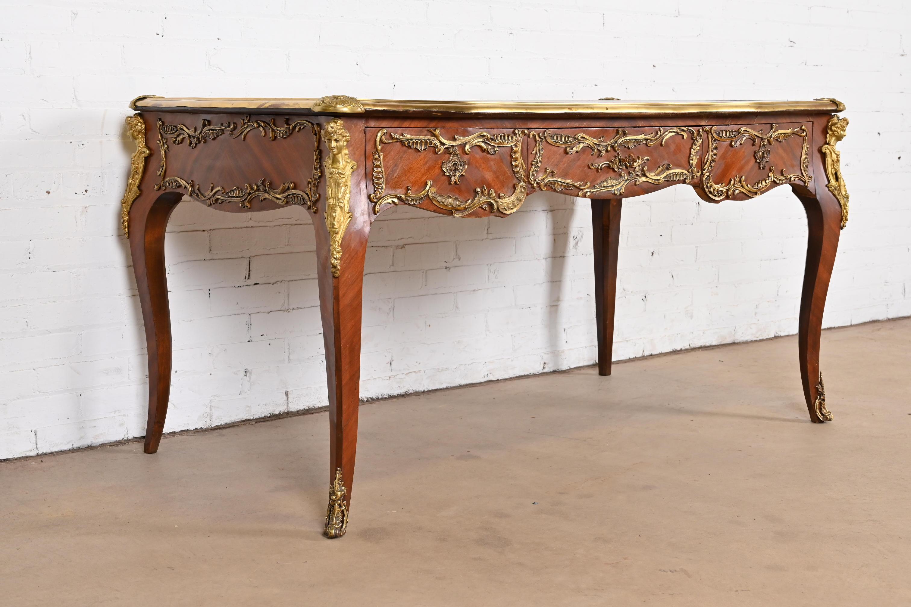 French Louis XV Kingwood Leather Top Bureau Plat Desk With Gilt Bronze Ormolu In Good Condition For Sale In South Bend, IN
