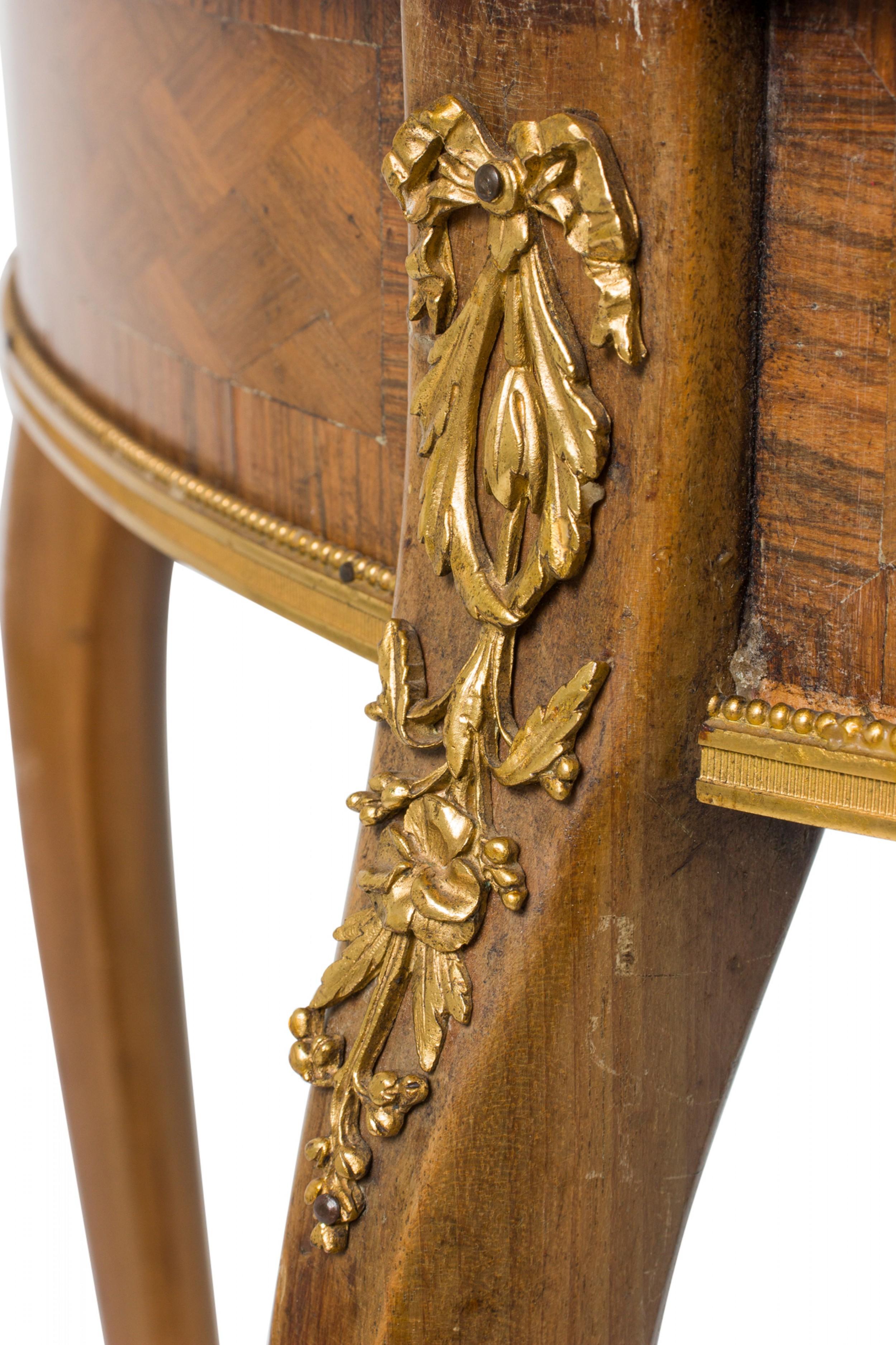 Französischer Louis XV Königsholz Parkett Endtisch im Angebot 3