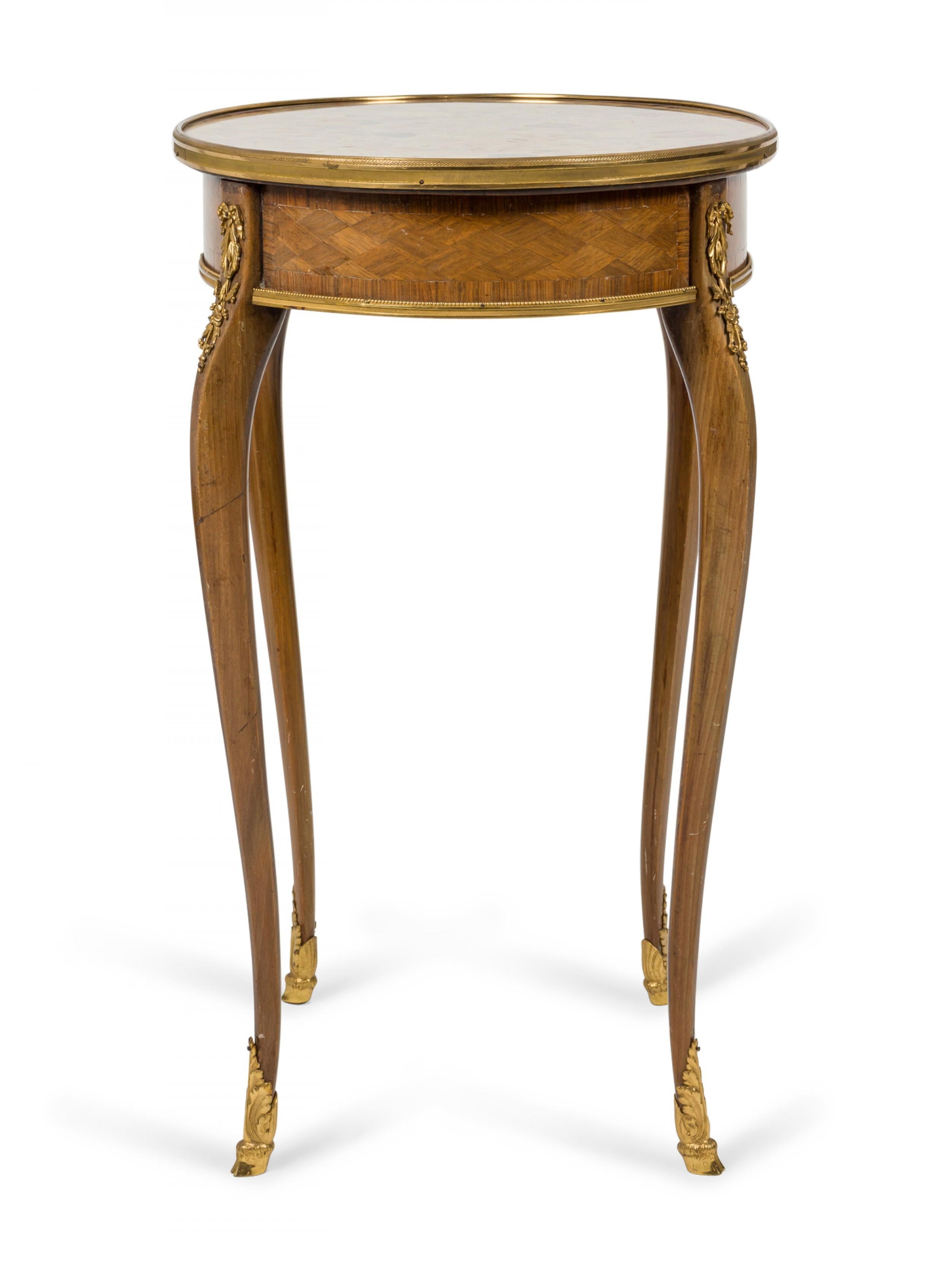 Französischer Louis XV Königsholz Parkett Endtisch im Angebot 7