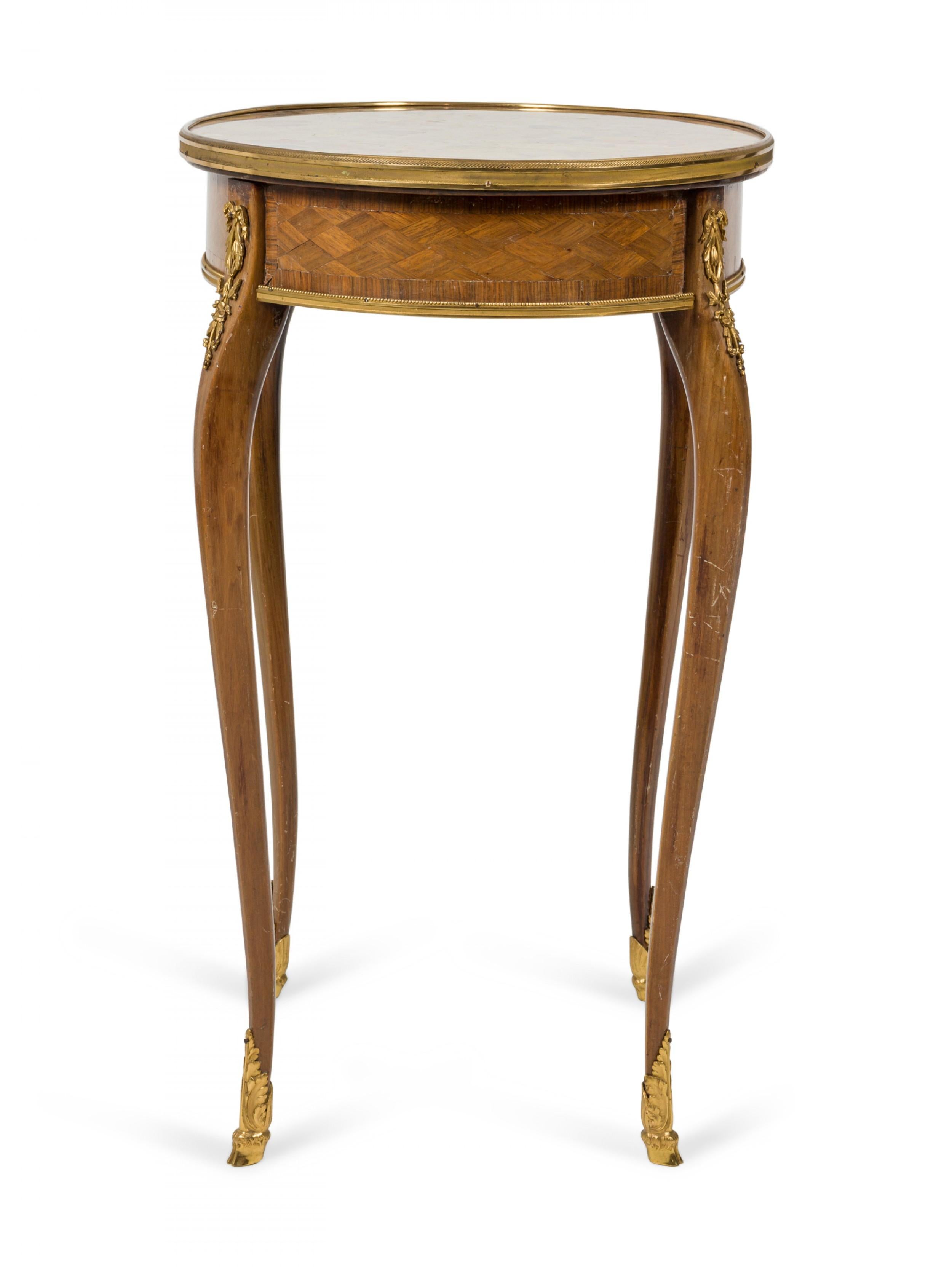 Französischer Louis XV Königsholz Parkett Endtisch (Louis XV.) im Angebot