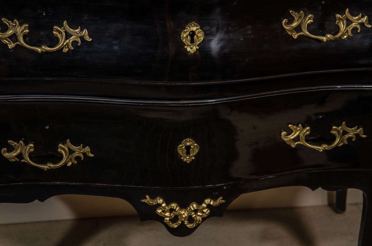 French Louis XV Lacquered Commode In Excellent Condition In Westwood, NJ