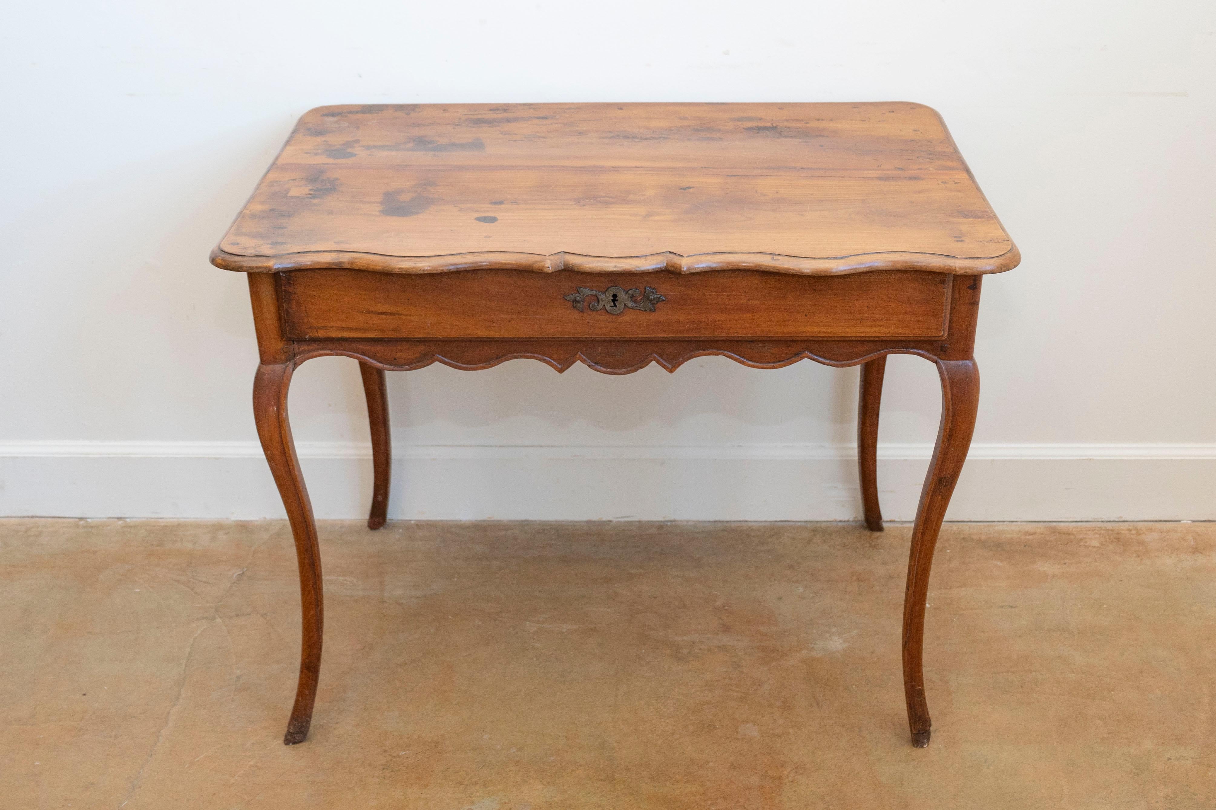 French Louis XV Late 18th Century Cherry Table with Drawer from the Rhône Valley For Sale 1
