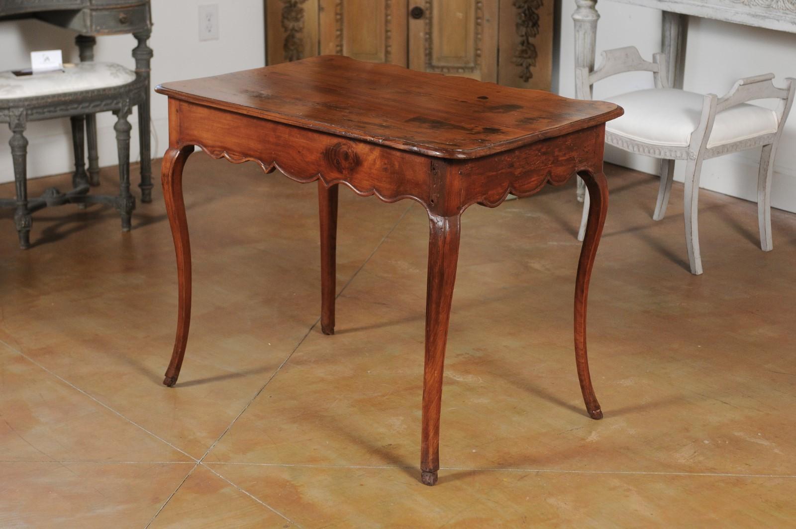 French Louis XV Late 18th Century Cherry Table with Drawer from the Rhône Valley For Sale 5