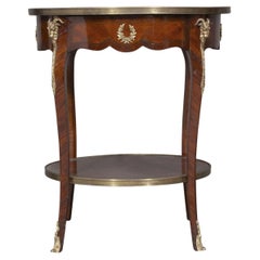 Französisches Veilchenholz im Louis XV./Louis XVI.-Stil  Beistelltisch mit Intarsien und Bronzebeschlägen