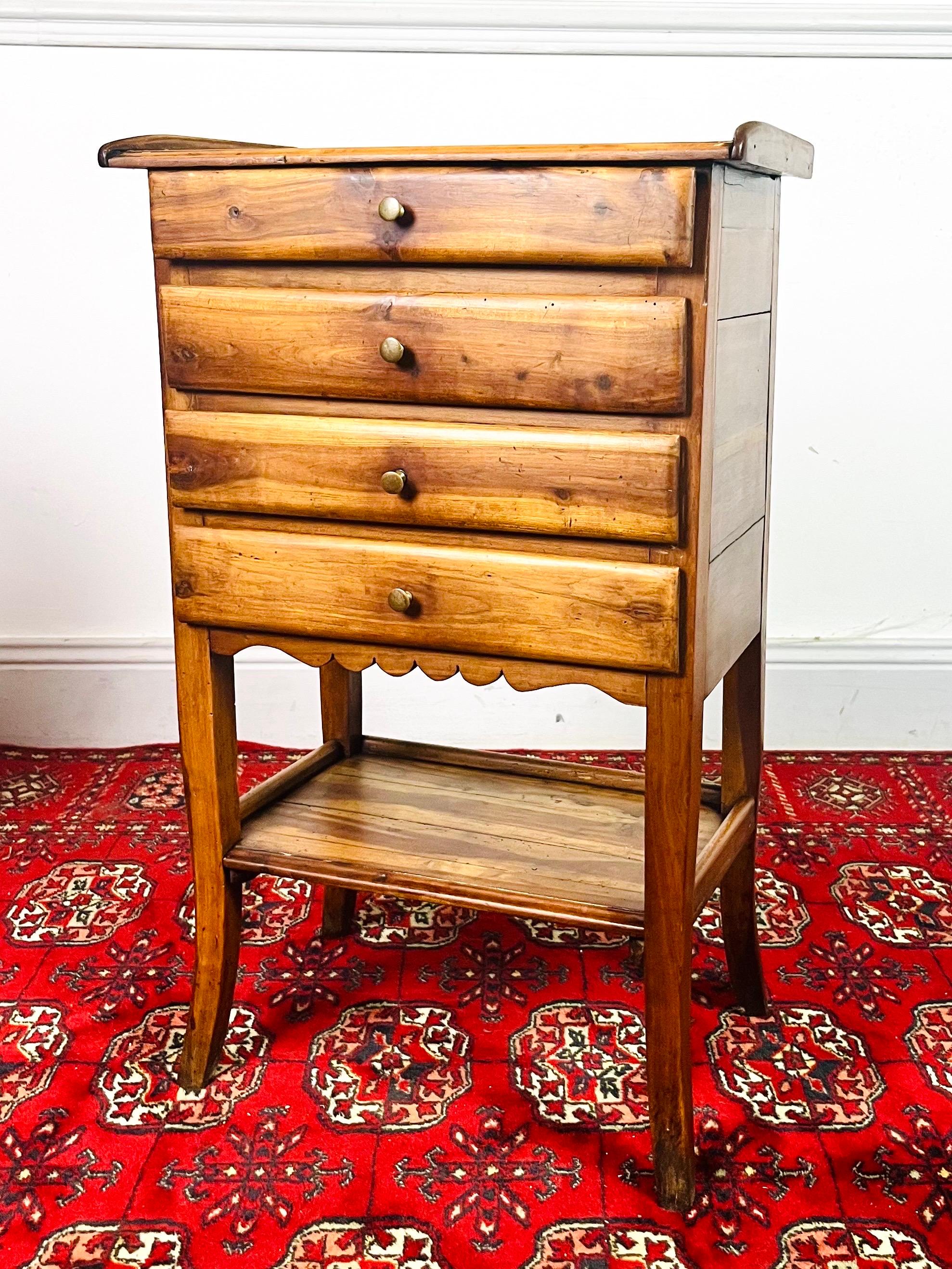 Very pretty bedside table or chest of drawers opening with 4 drawers and featuring a spacer shelf in natural walnut wood from the 19th century.
The feet are covered to add a touch of roundness and elegance.
This adorable little table is Transition