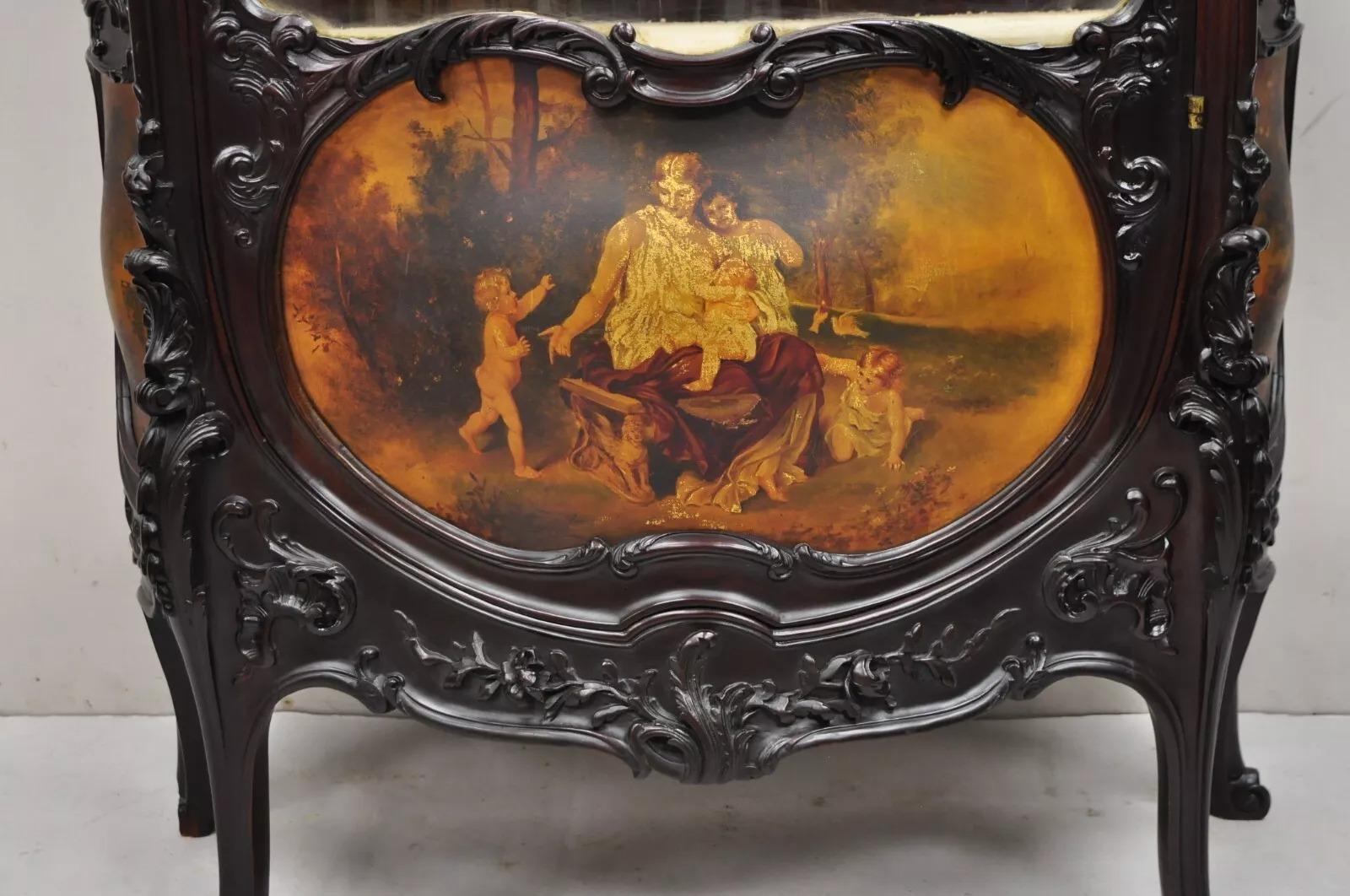 French Louis XV Mahogany Hand Painted Curved Glass Vernis Martin Curio Cabinet In Good Condition For Sale In Philadelphia, PA
