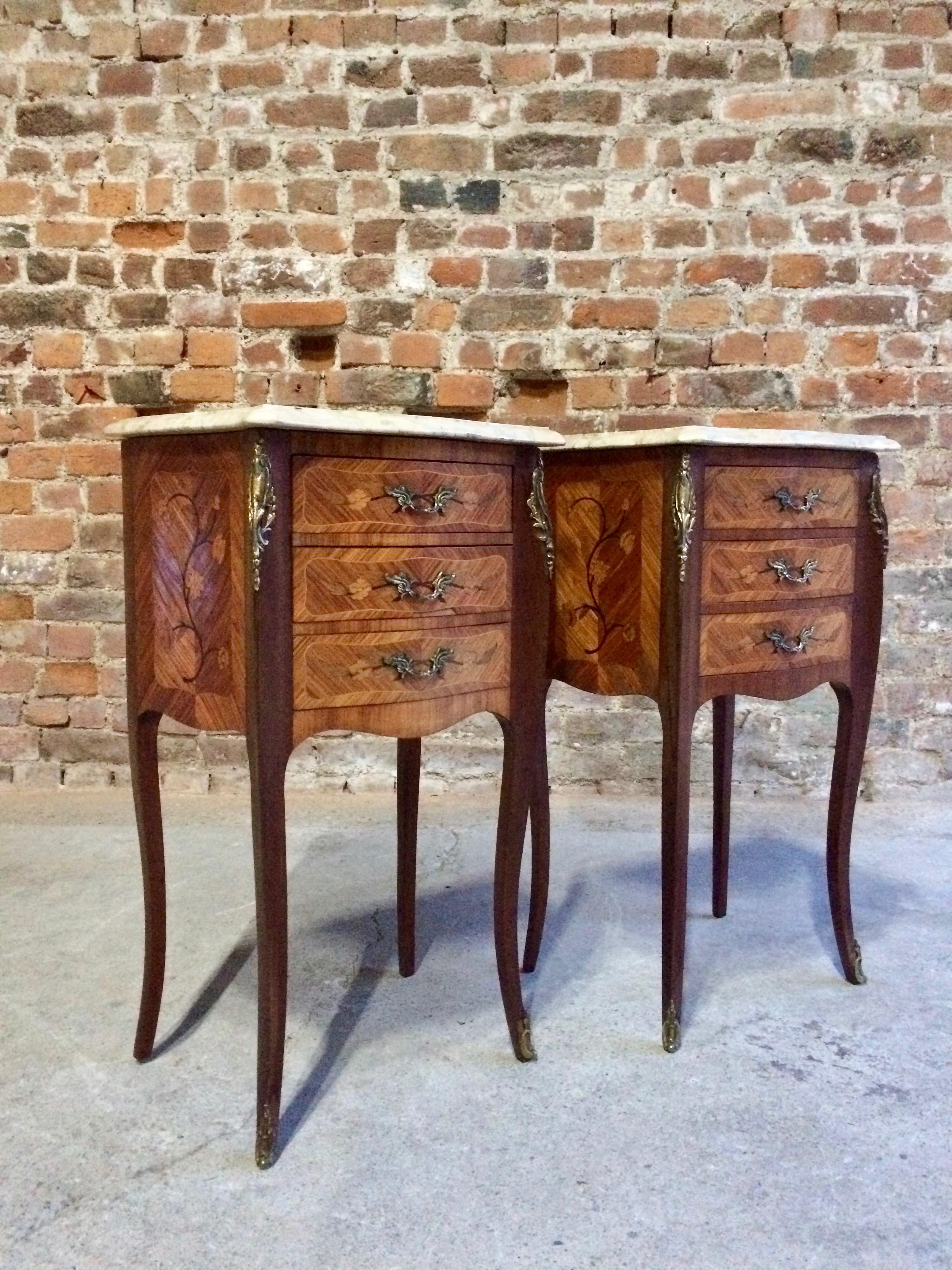 Early 20th Century French Louis XV Marble Bombe Commode Bedside Cabinets Tables Set 1