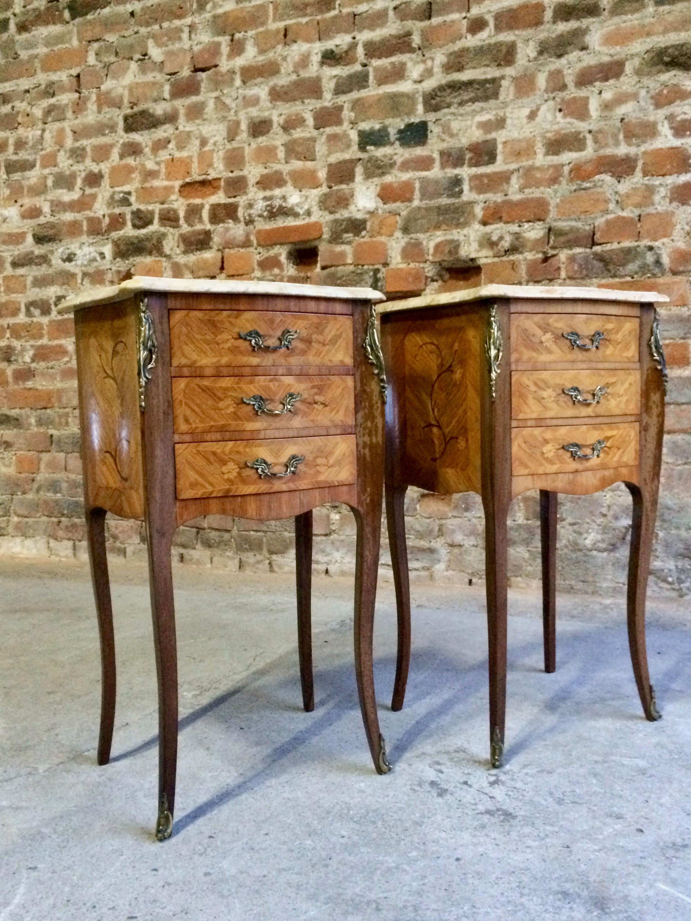 French Louis XV Marble Bombe Commode Bedside Cabinets Tables Set 2 In Good Condition In Longdon, Tewkesbury