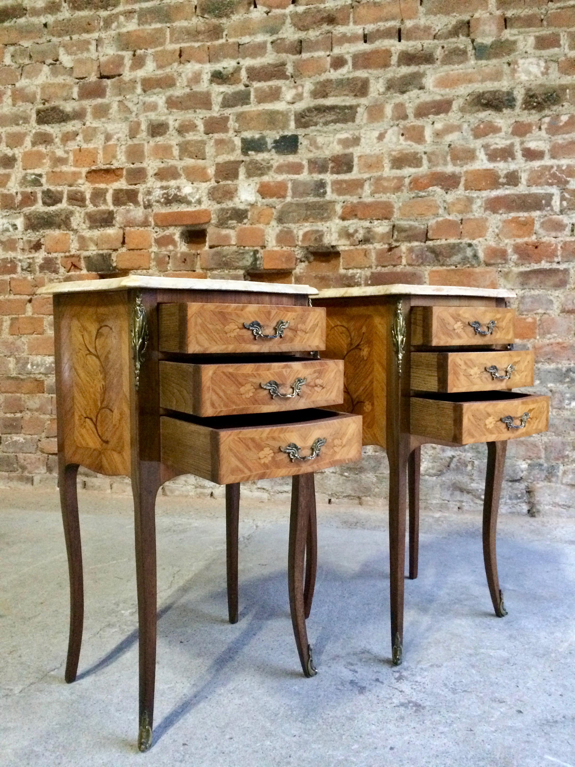 Early 20th Century French Louis XV Marble Bombe Commode Bedside Cabinets Tables Set 2
