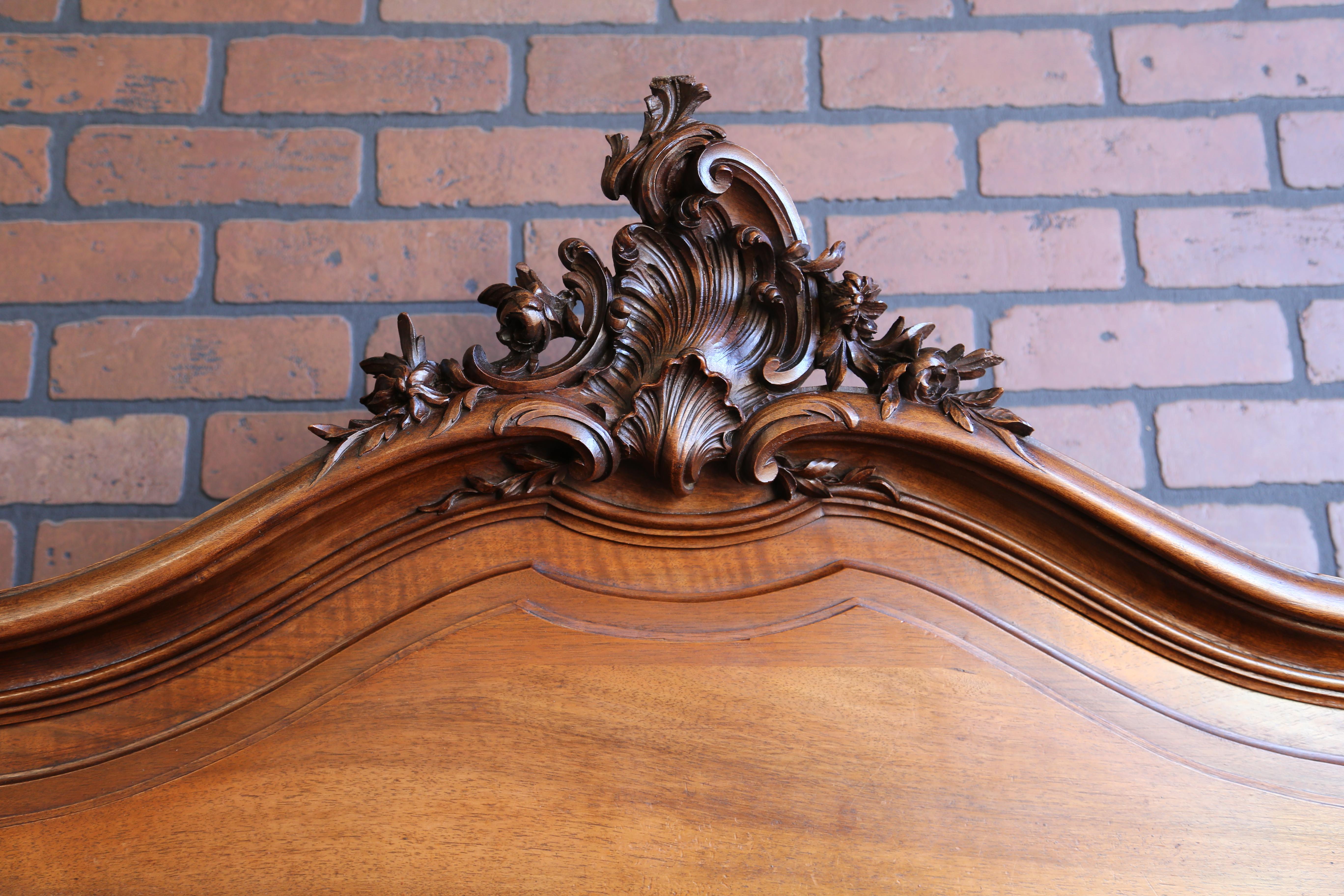 Hand-Carved French Louis XV Marble Top Vaisselier  For Sale
