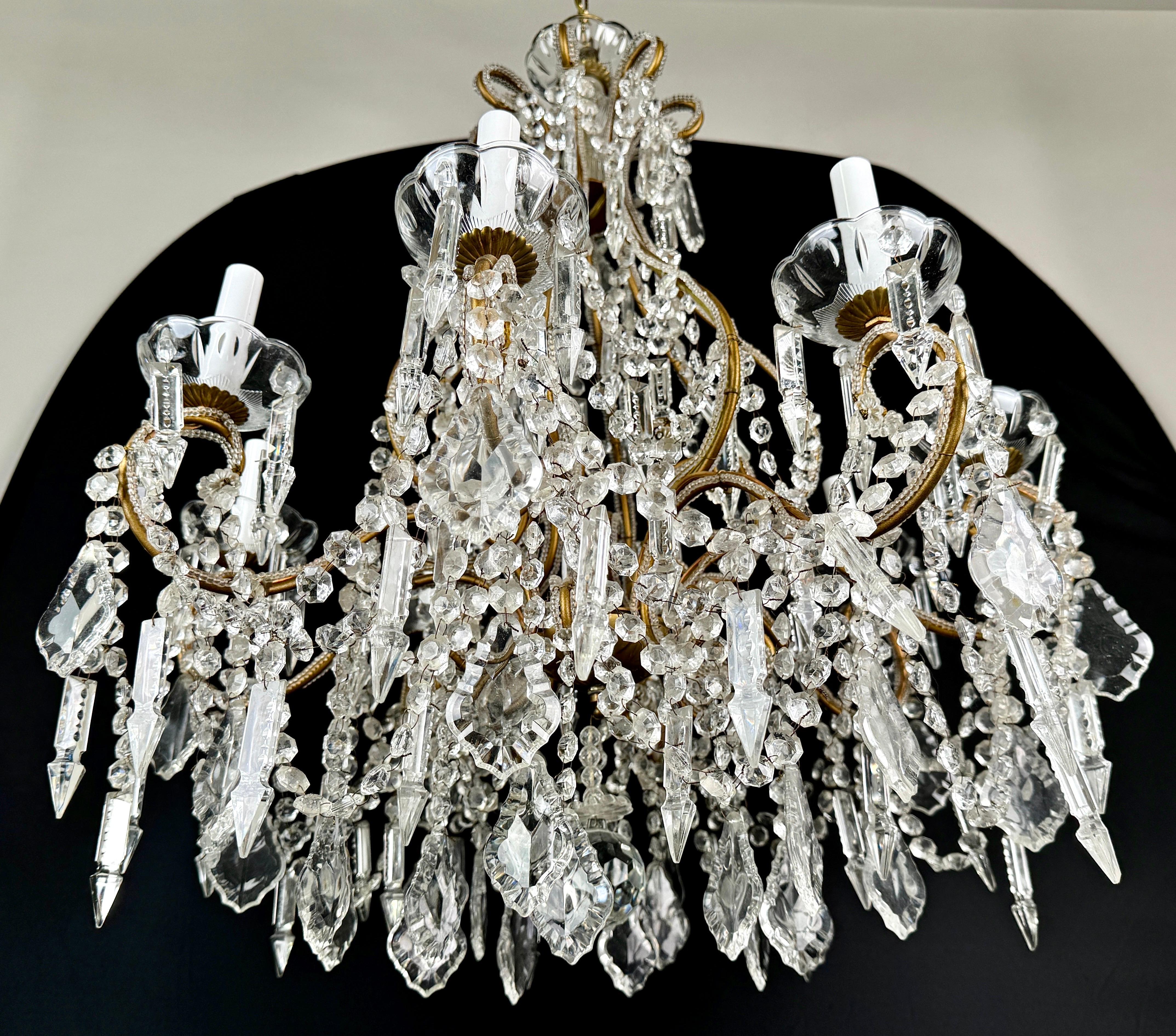 Lustre en cristal taillé de style Louis XV Marie Therese, 8 branches Bon état - En vente à Plainview, NY