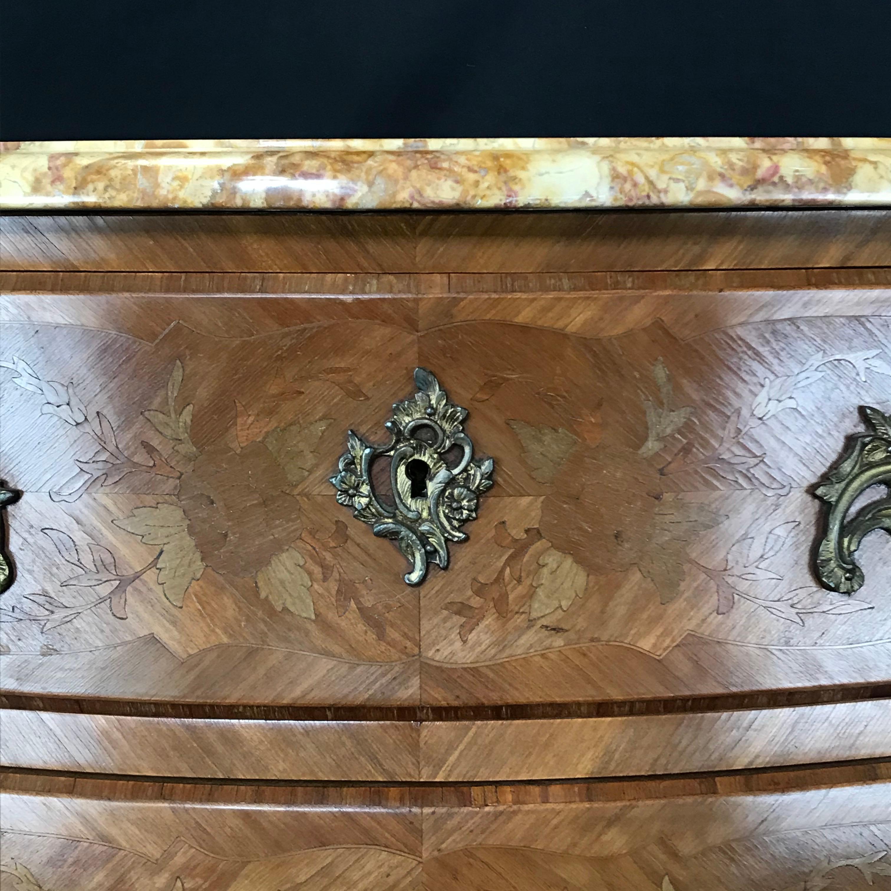 French Louis XV Marquetry 19th Century Walnut Commode with Marble Top For Sale 7