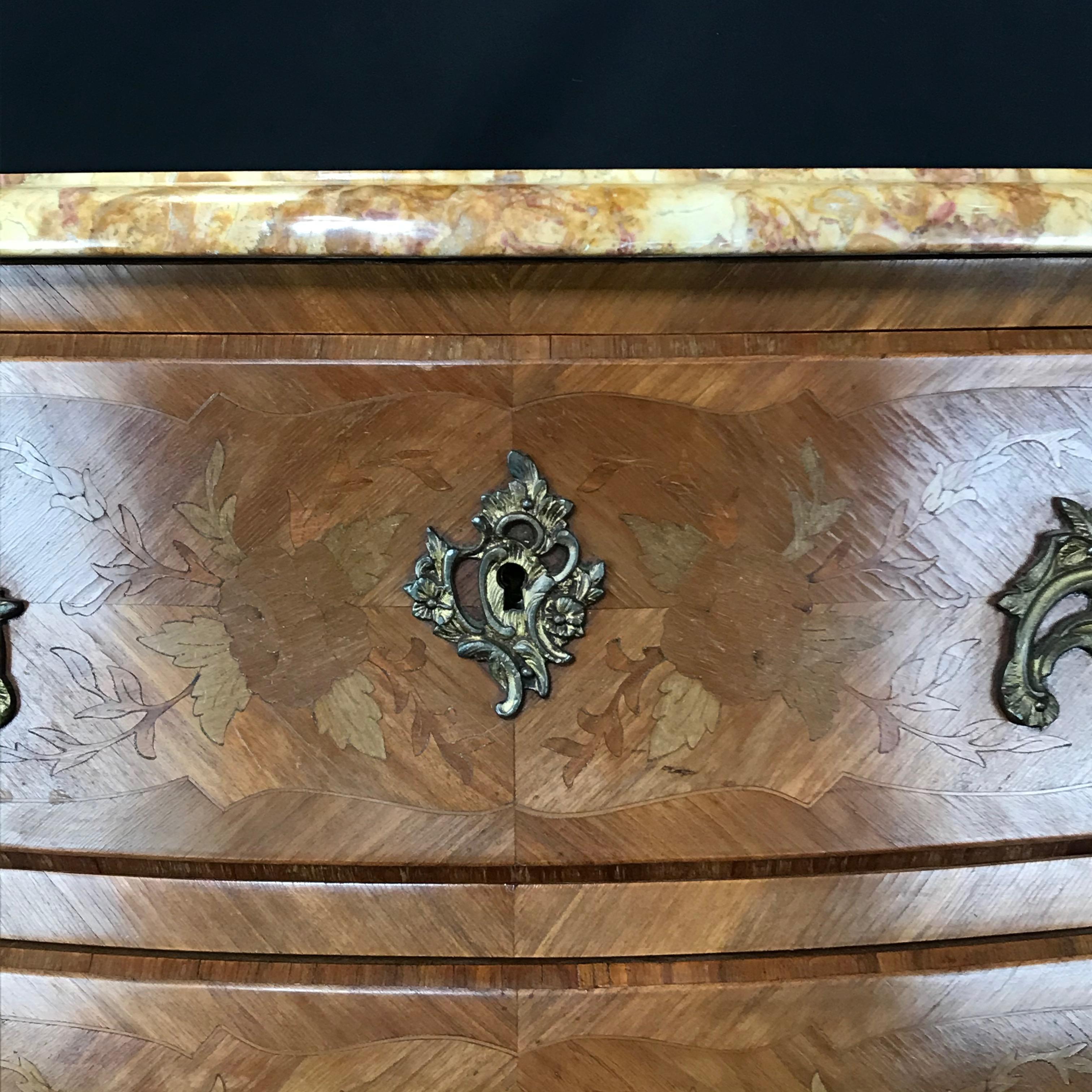 French Louis XV Marquetry 19th Century Walnut Commode with Marble Top For Sale 8