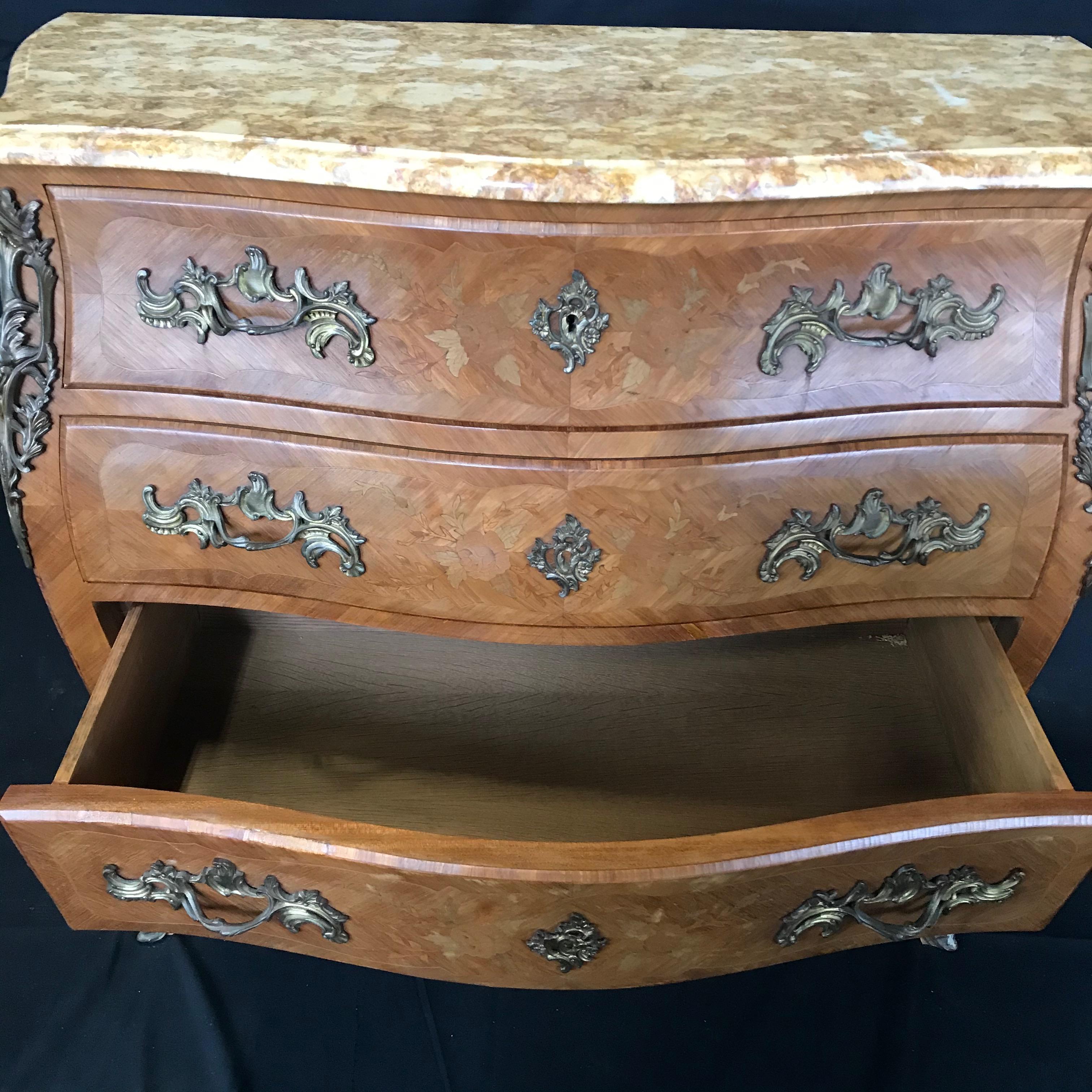 French Louis XV Marquetry 19th Century Walnut Commode with Marble Top In Good Condition For Sale In Hopewell, NJ