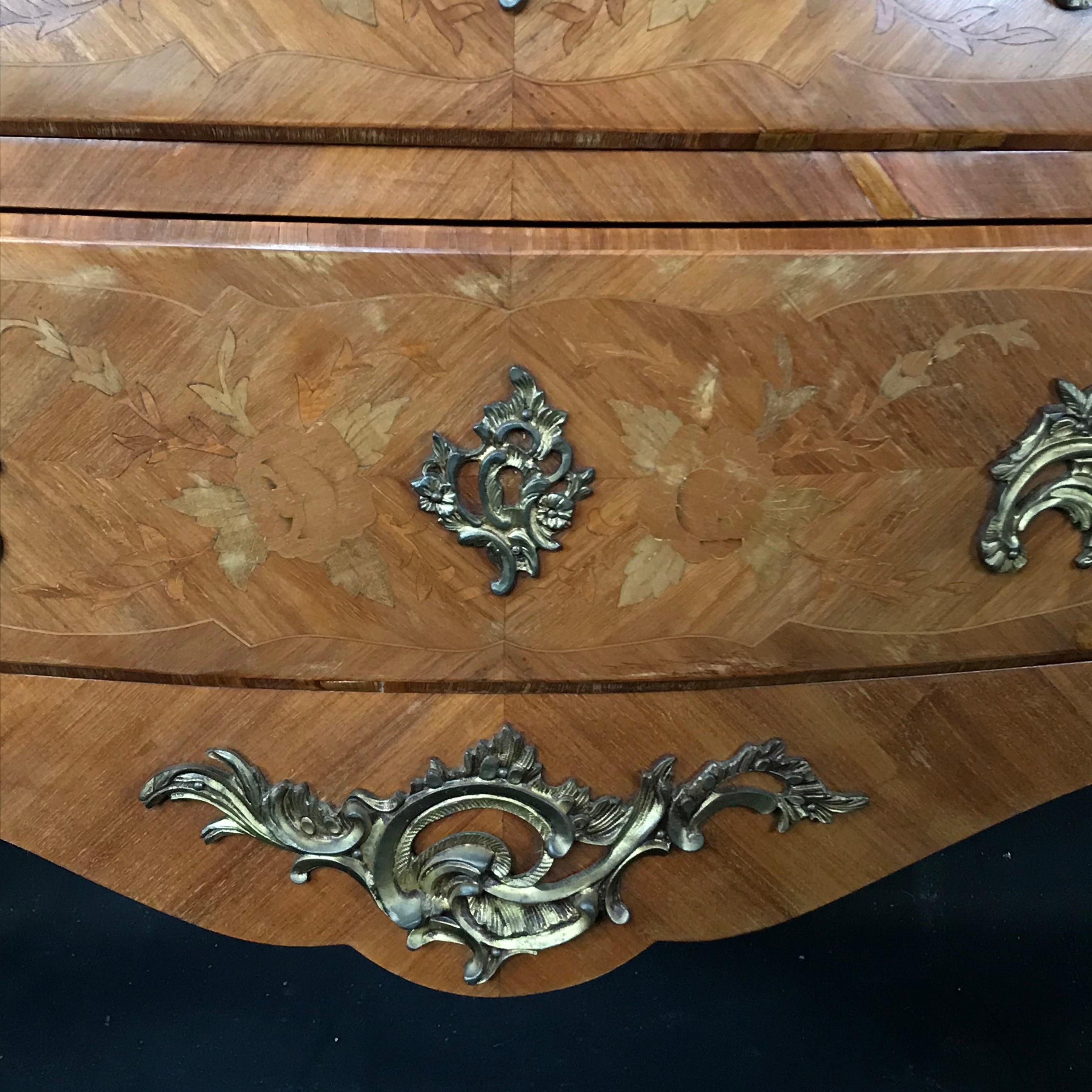 French Louis XV Marquetry 19th Century Walnut Commode with Marble Top For Sale 5