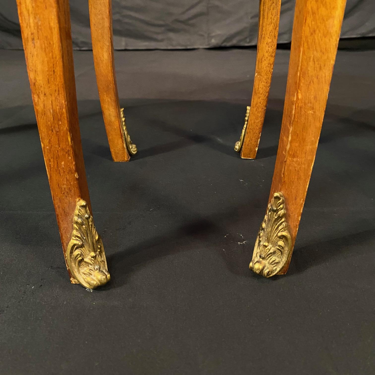 Comodini d'epoca intarsiati francesi Luigi XV in vendita 3