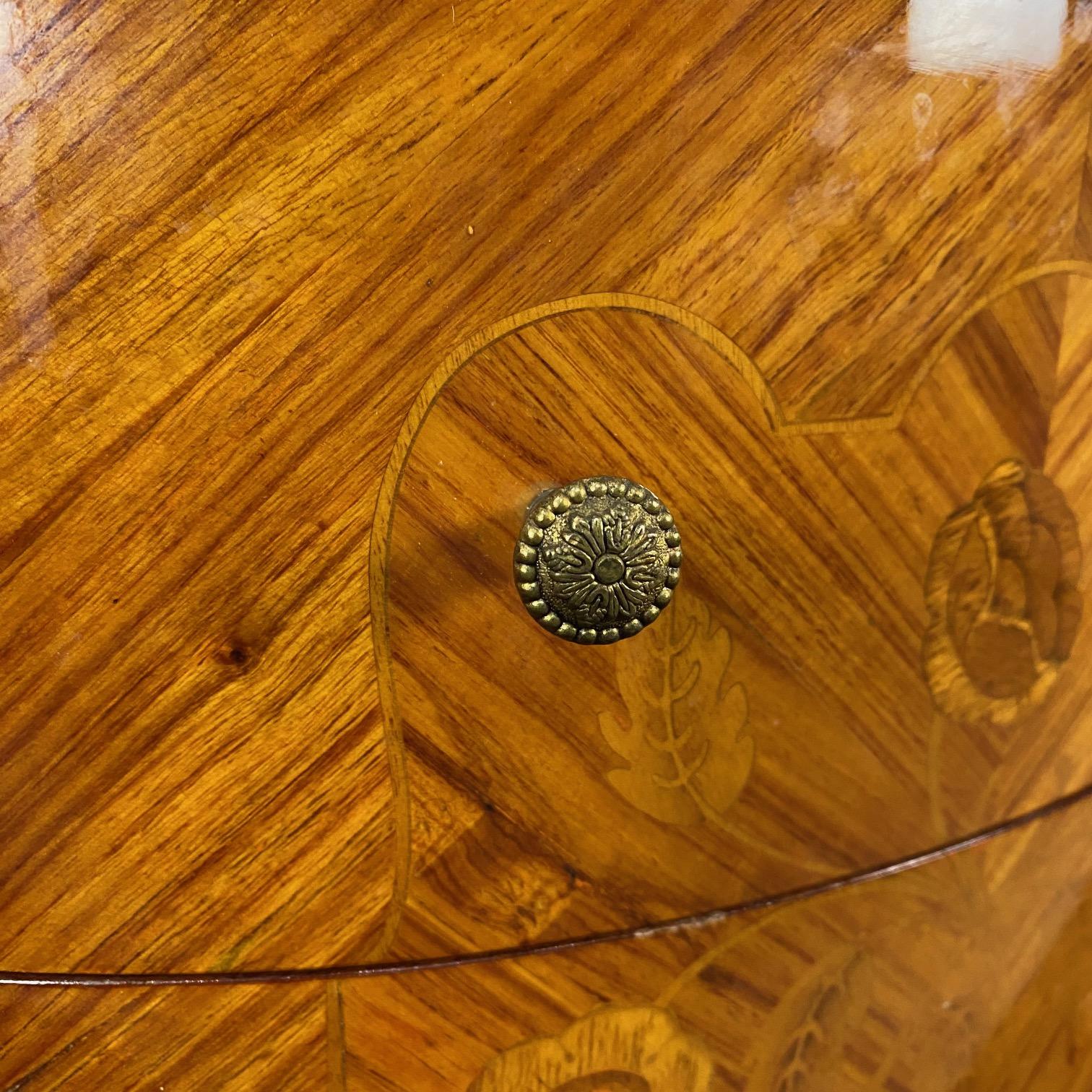 Comodini d'epoca intarsiati francesi Luigi XV In condizioni buone in vendita a Hopewell, NJ