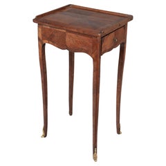 Table d'appoint ou petite table à écrire française en marqueterie Louis XV