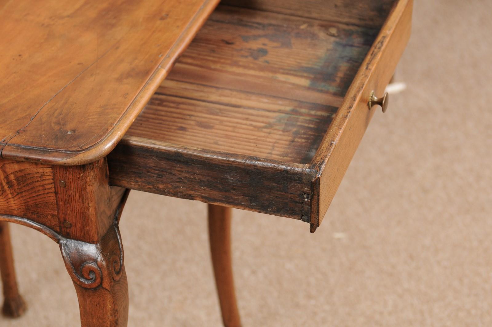 French Louis XV Oak and Fruitwood Side Table, Mid-18th Century (18. Jahrhundert)