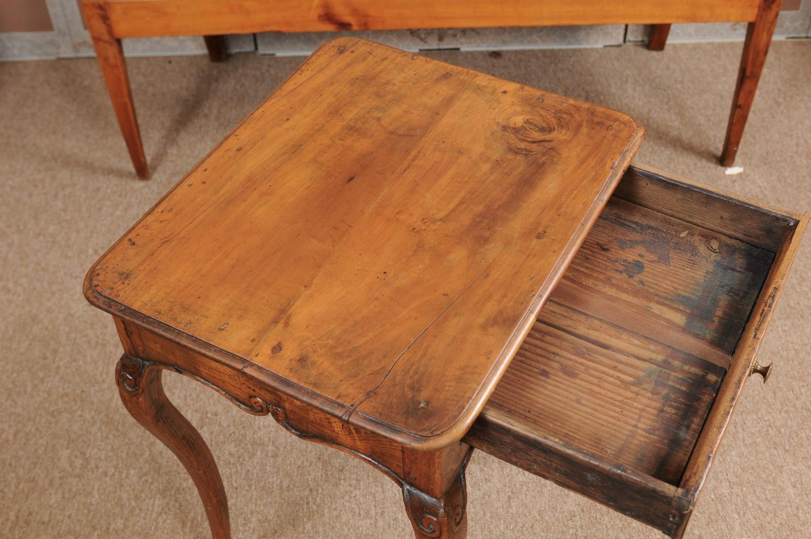 French Louis XV Oak and Fruitwood Side Table, Mid-18th Century (Eichenholz)