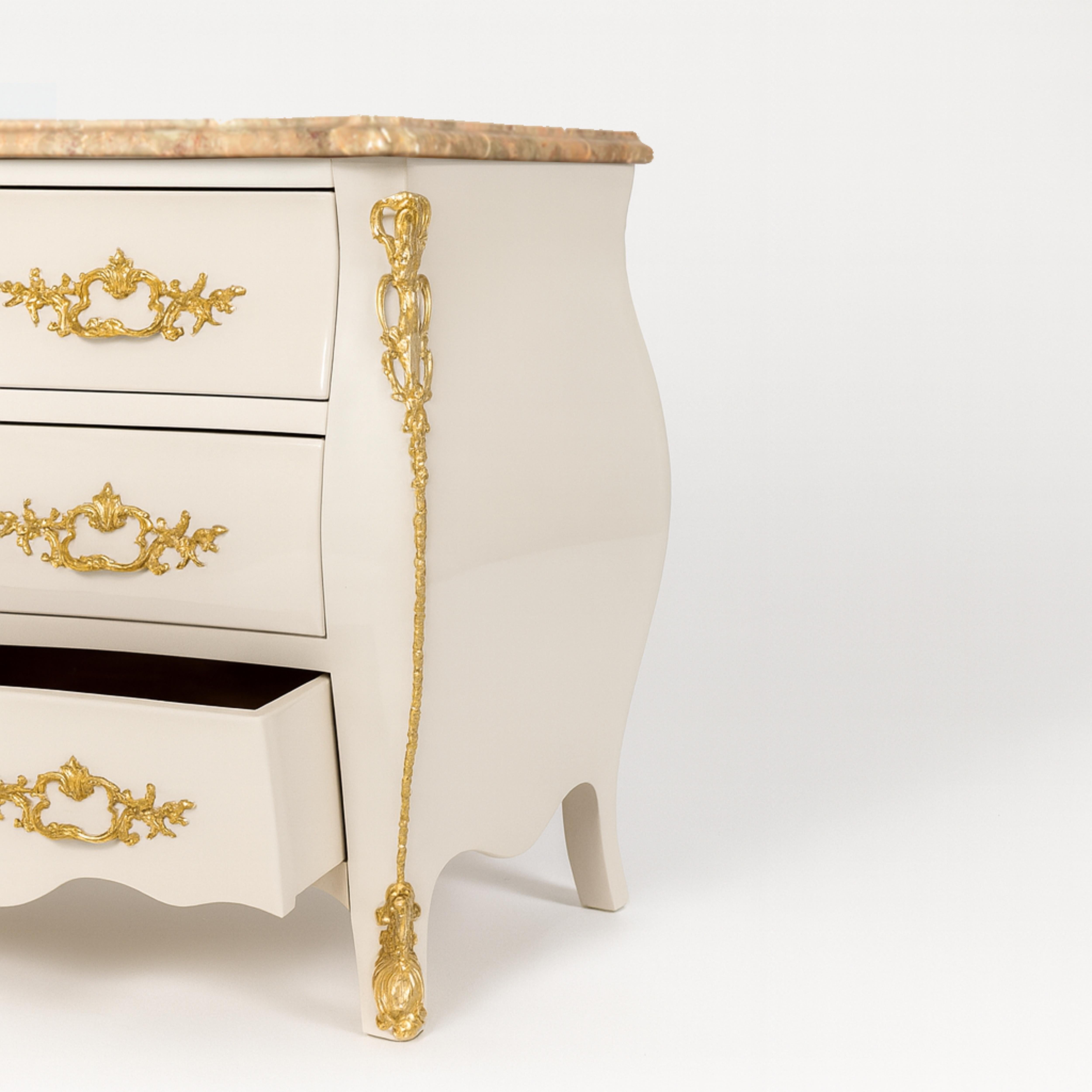 French Louis XV Off White Lacquer Marble-Top Bombe Commode Chest, 19th Century For Sale 1