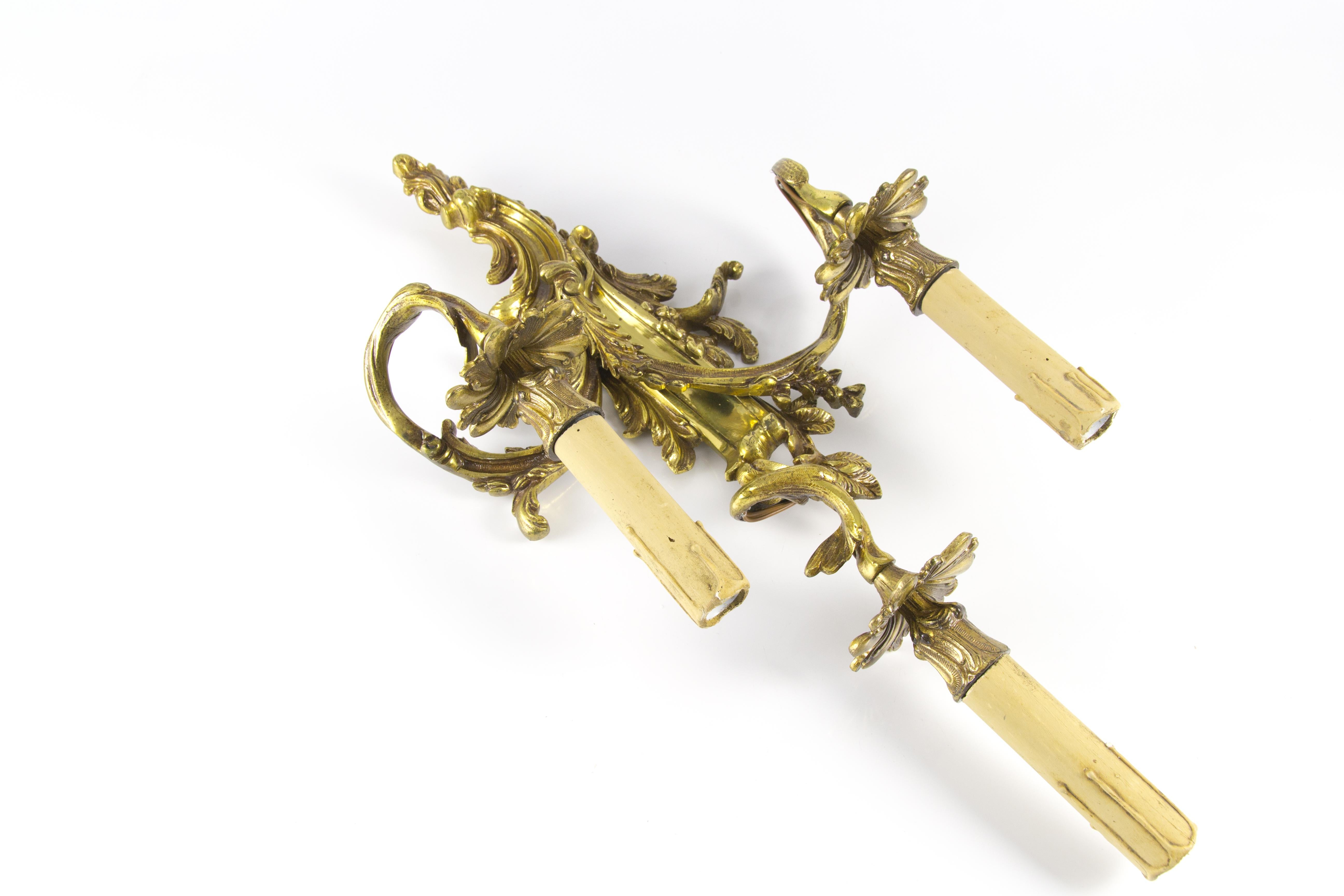 Applique à trois lumières de style Louis XV ou Rococo en bronze doré en vente 3