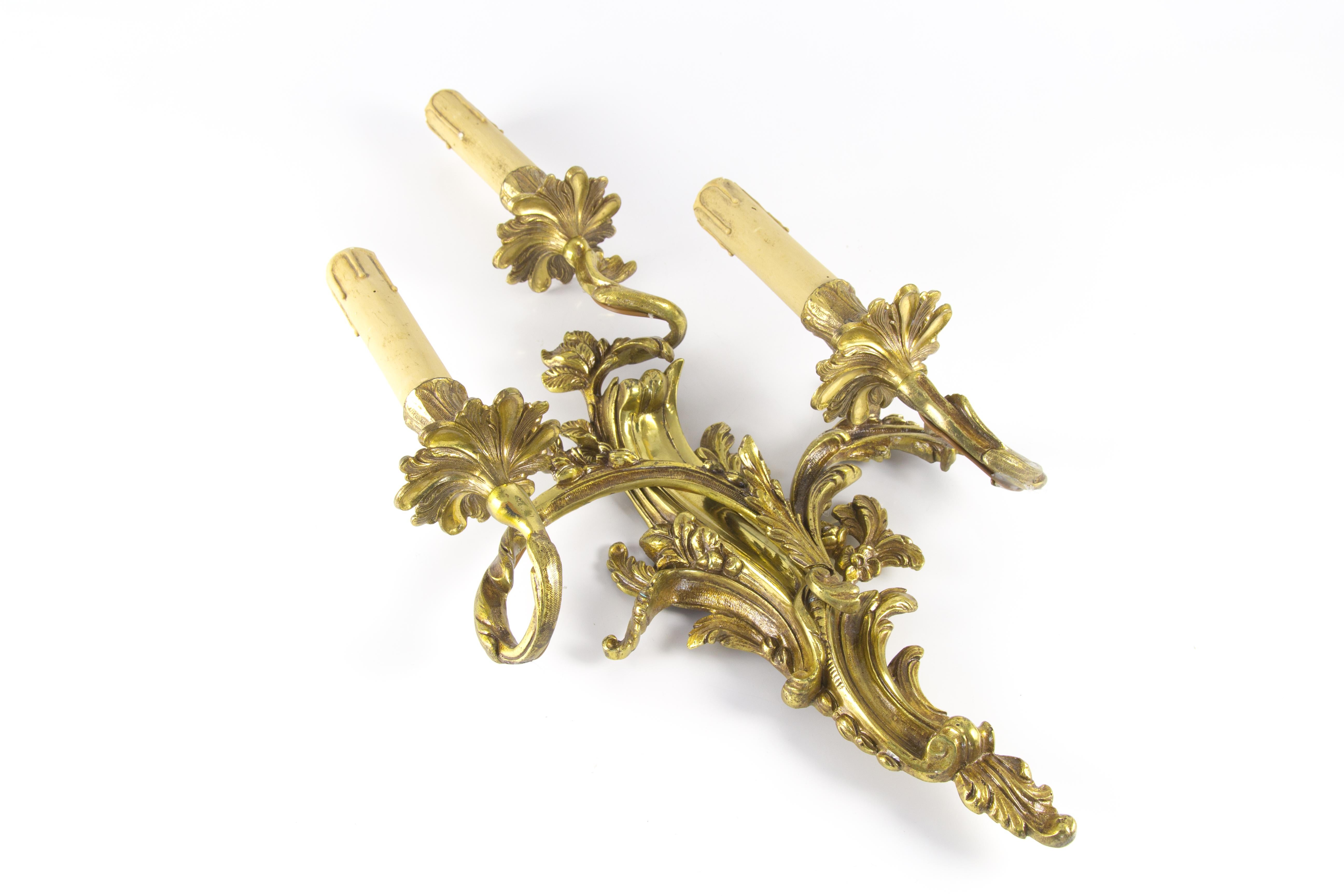 French Louis XV or Rococo Style Gilt Bronze Three-Light Sconce For Sale 9