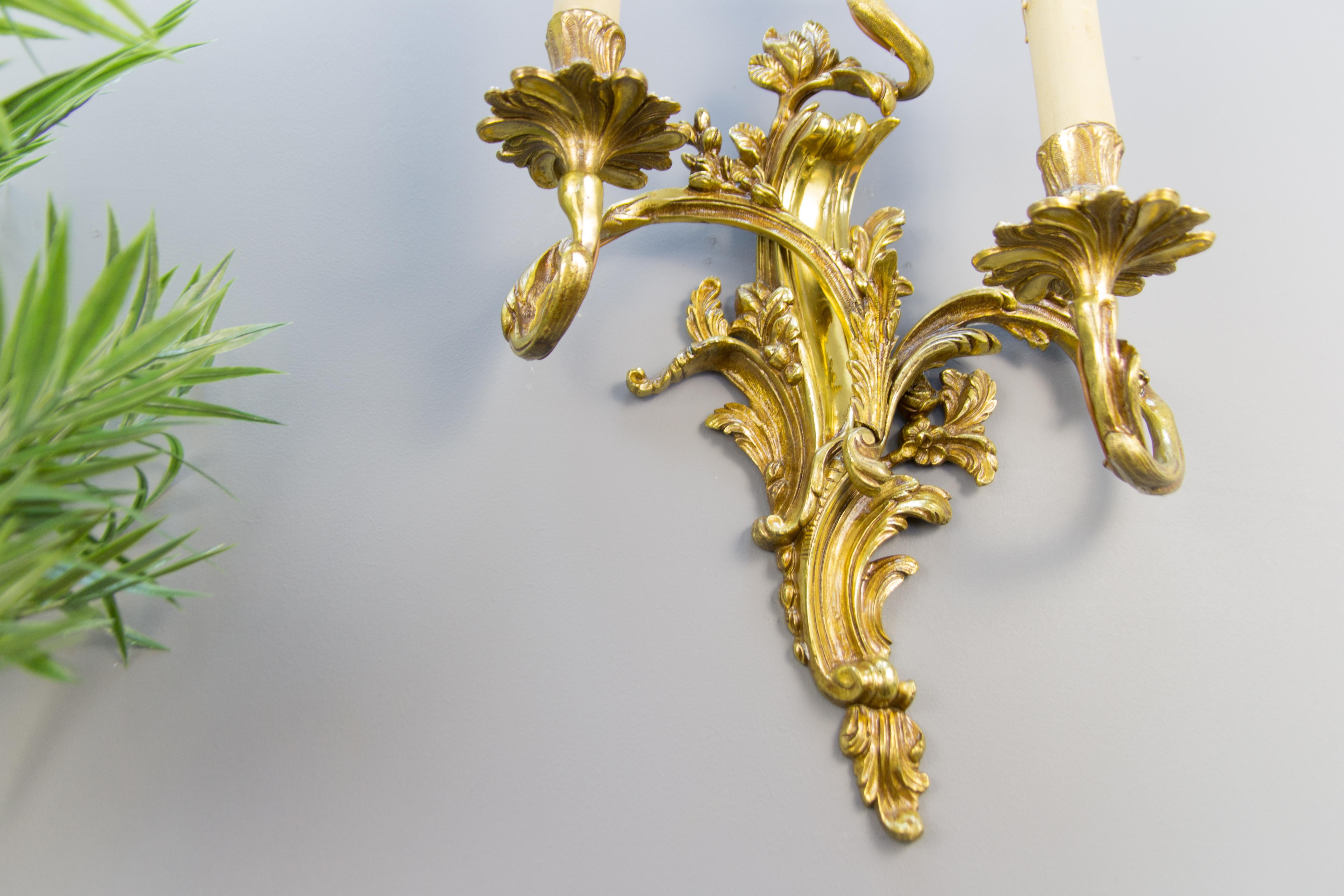 French Louis XV or Rococo Style Gilt Bronze Three-Light Sconce For Sale 1