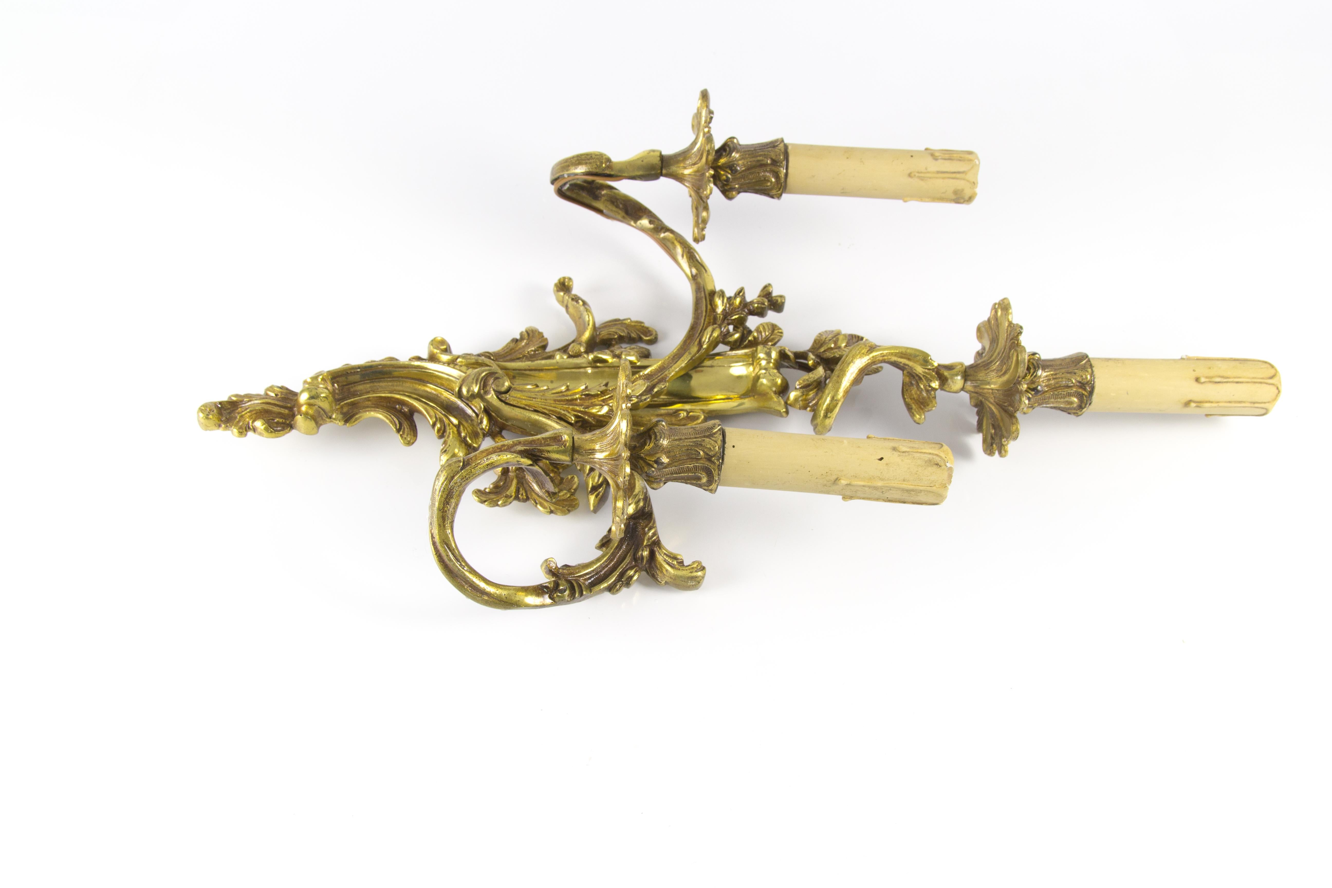Applique à trois lumières de style Louis XV ou Rococo en bronze doré en vente 2