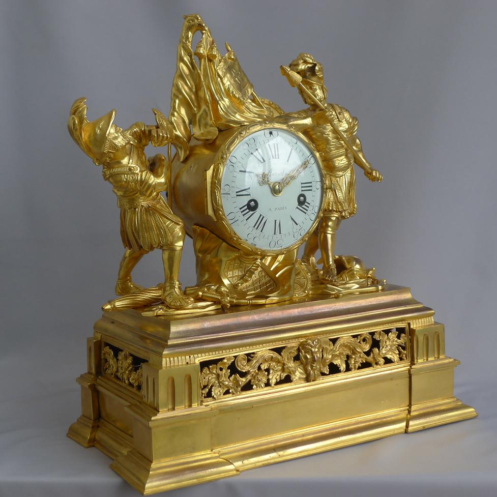 Louis XVI Pendule française Louis XV en bronze doré représentant Hannibal et Scipion, signée Amant en vente