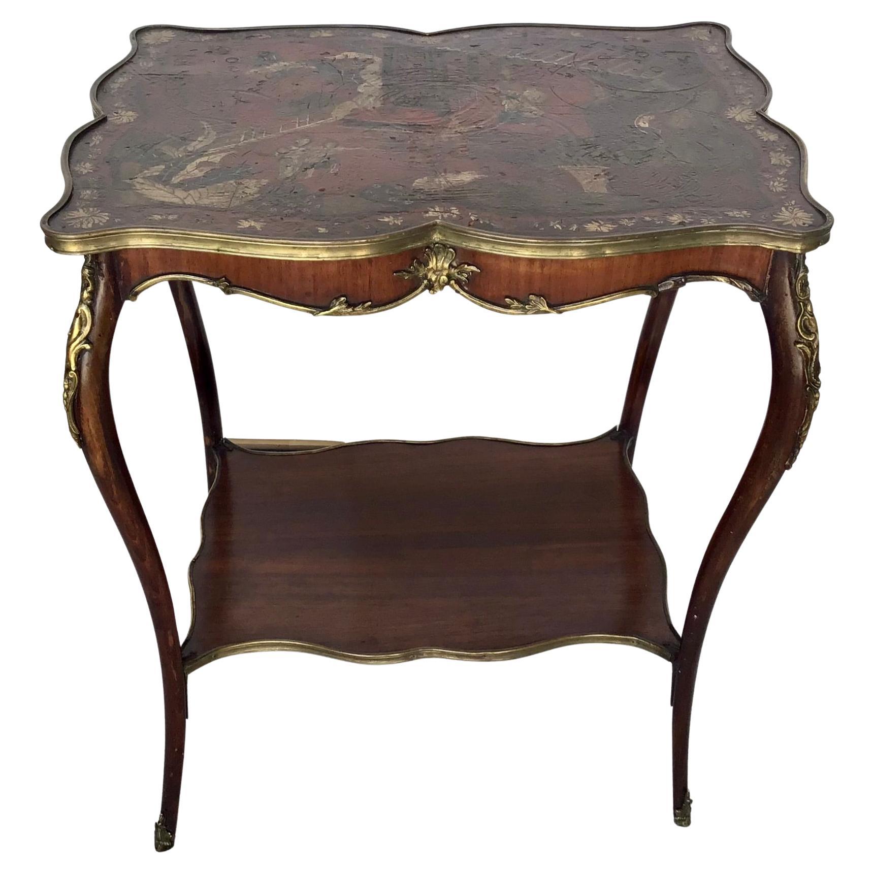 Französischer Louis XV. Chinoiserie-Tisch mit Lederplatte und Goldbronzeverzierung