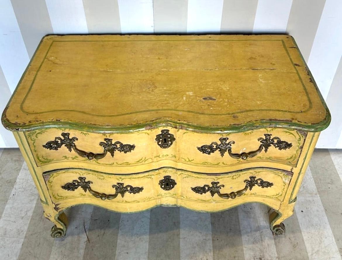 Stile provenzale Commode francese dipinta Luigi XV in vendita