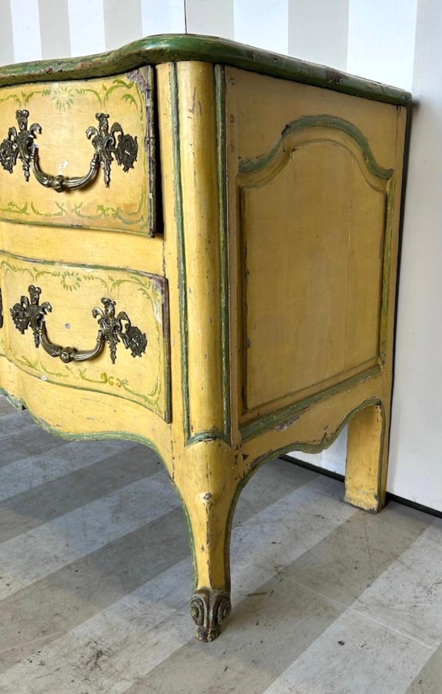 Dipinto a mano Commode francese dipinta Luigi XV in vendita