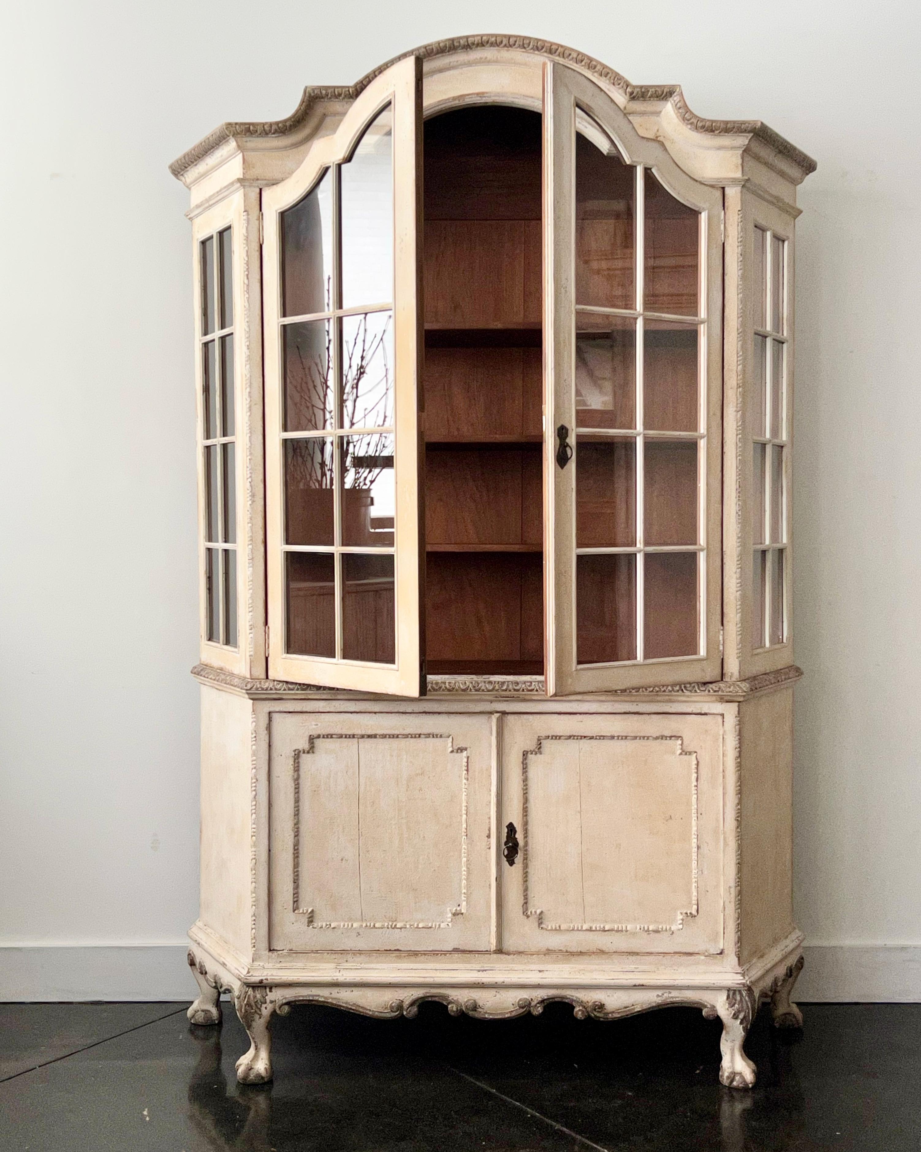 Hand-Carved French Louis XV Painted Display Cabinet For Sale