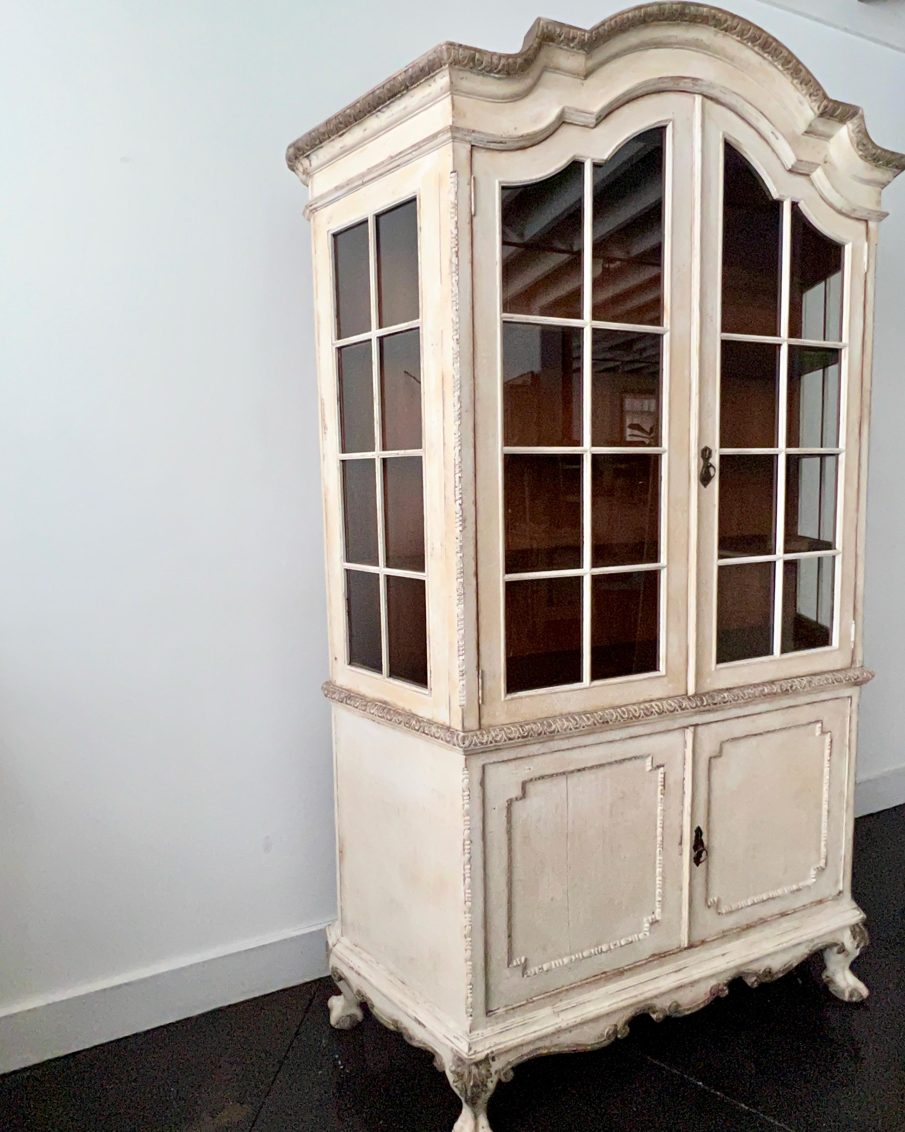 19th Century French Louis XV Painted Display Cabinet For Sale