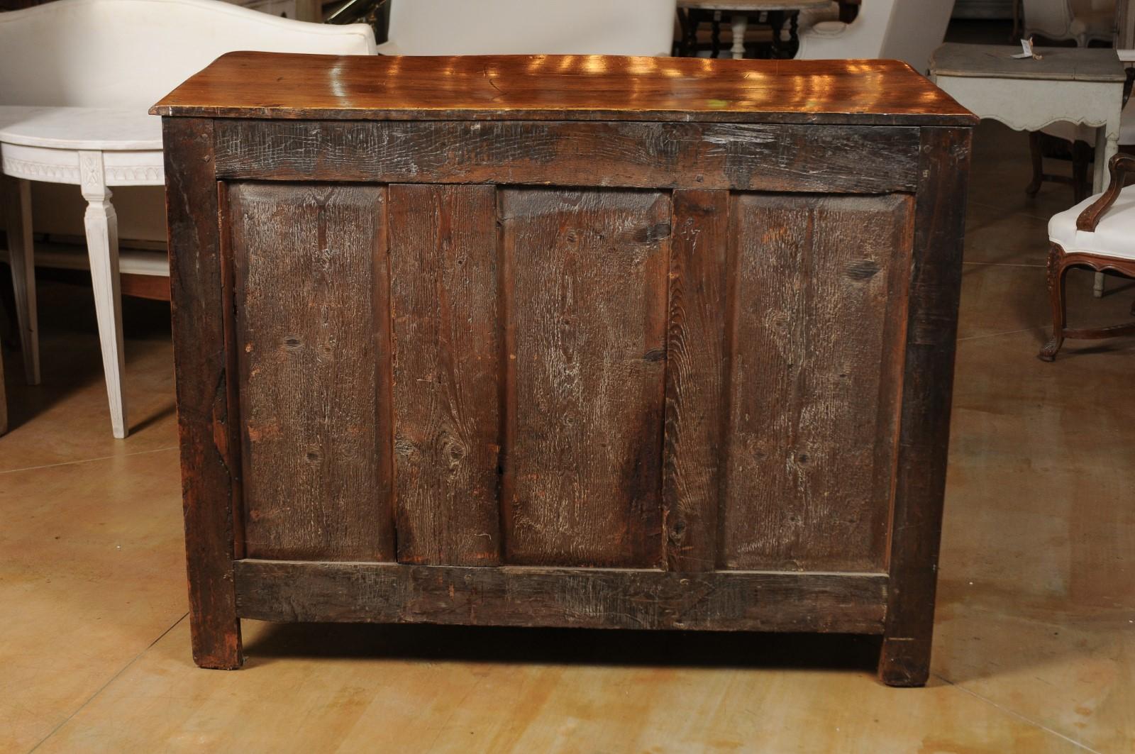 French Louis XV Period 1730s Walnut Three-Drawer Commode from Lyon with Foliage For Sale 4